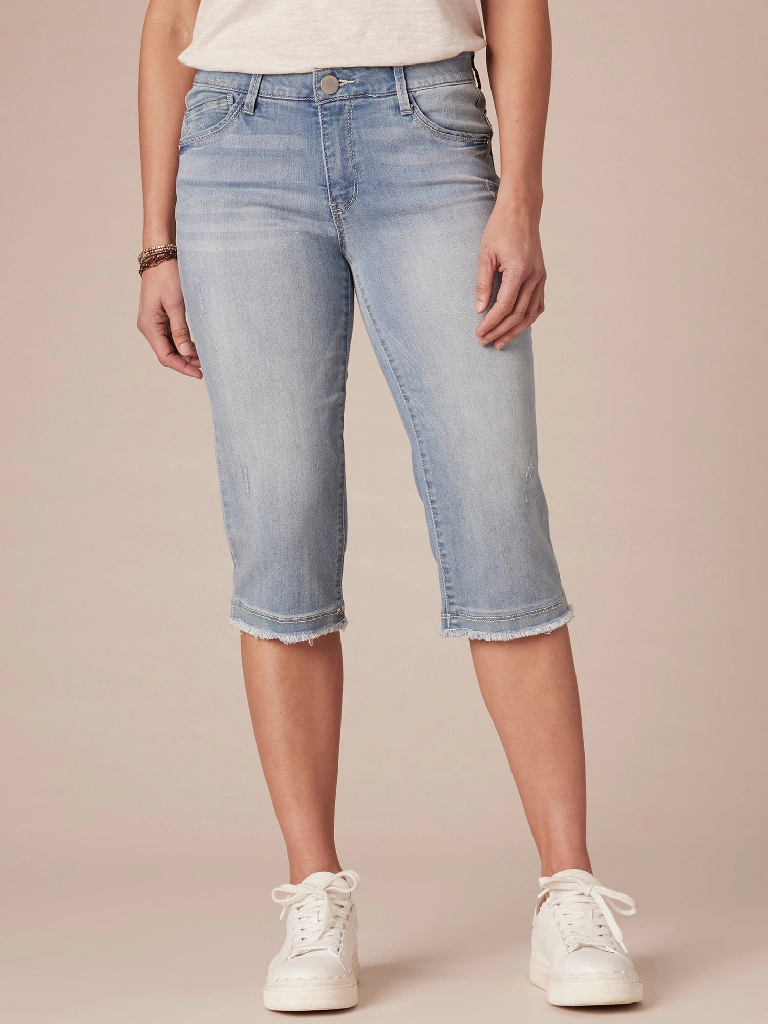 Casual Dressing Holiday Vibes Athlete Fit "Ab"solution? Light Blue Denim Skimmer Capri