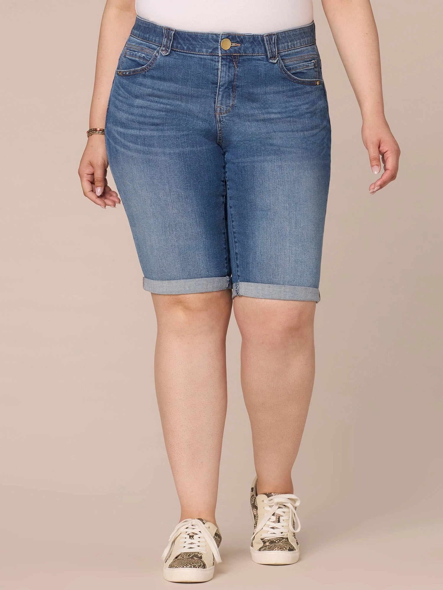 "Ab"solution Mid-Rise Bermuda Plus Size Shorts with Angled Dart Seams Street Style