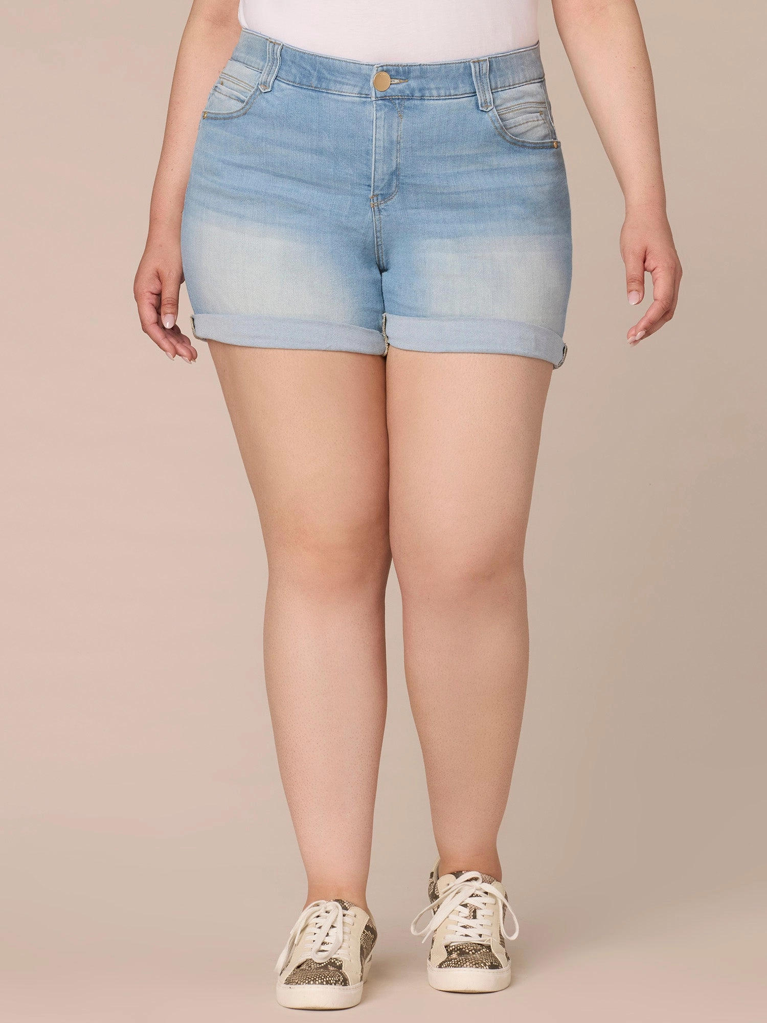 Daily Go-To "Ab"solution Mid-Rise Plus Size Shorts with Angled Dart Seams