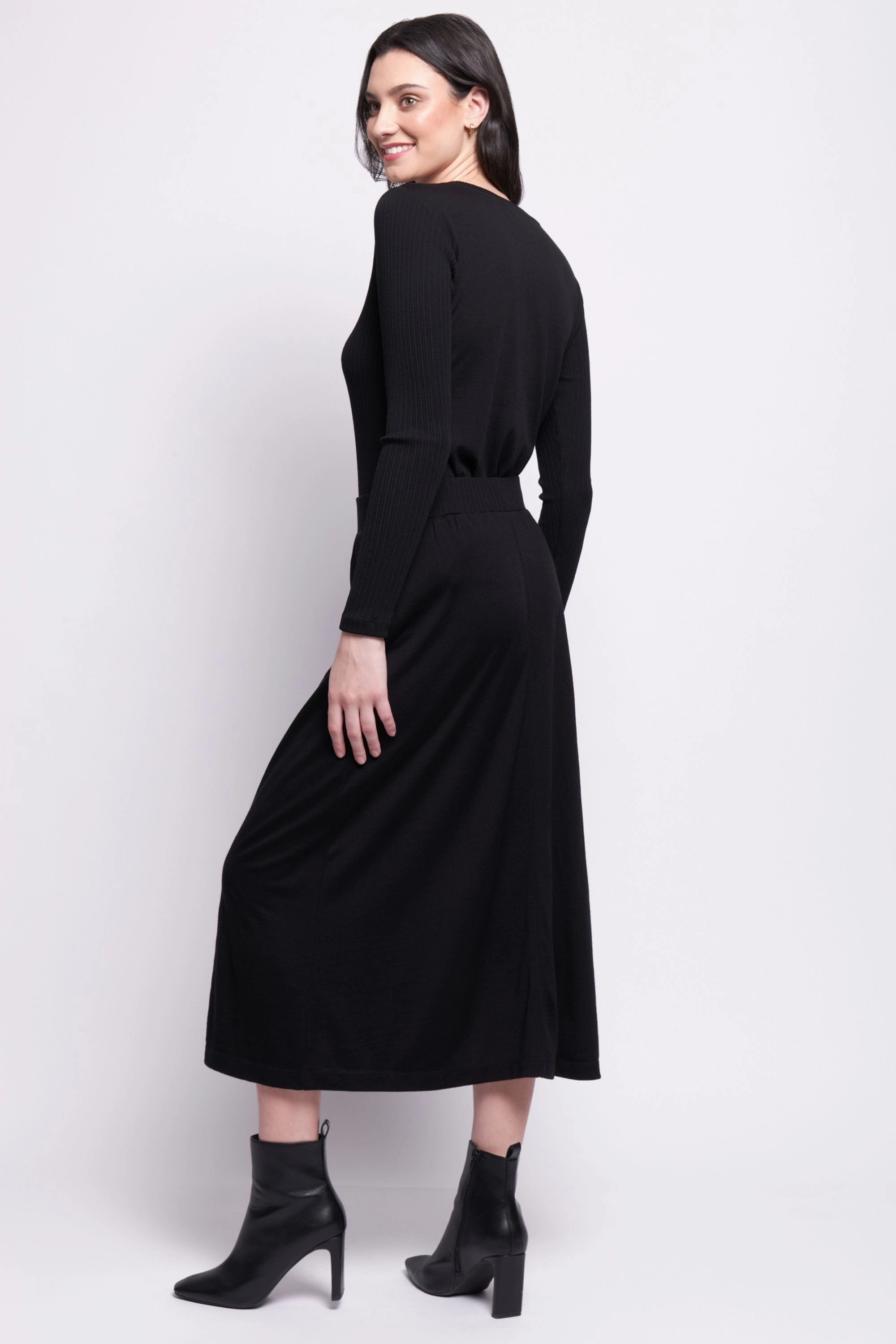 A GAME SKIRT - FO7566 Effortless Feel Bold Edge