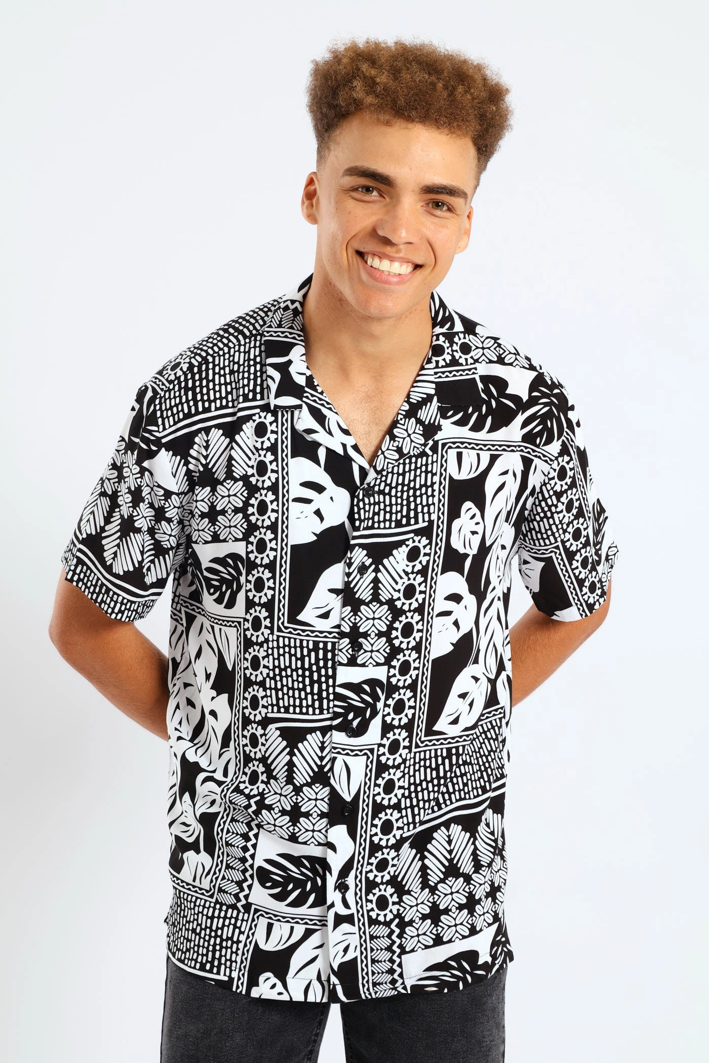 Non-irritating Winter Layering Short Sleeve Viscose Block Leaf Shirt - Black/White