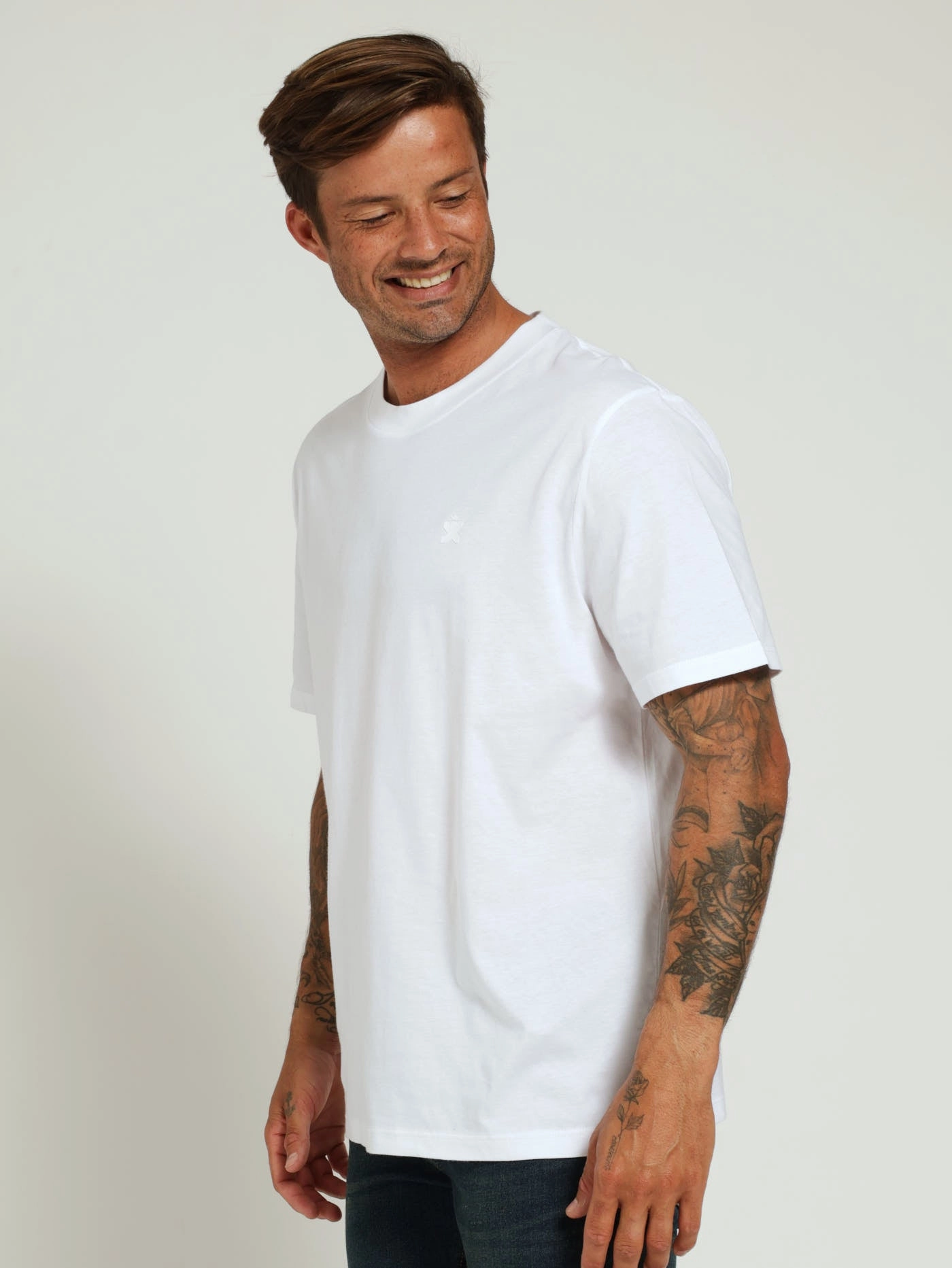 Chilly Comfort Daily Comfort Style Plain Tee - White