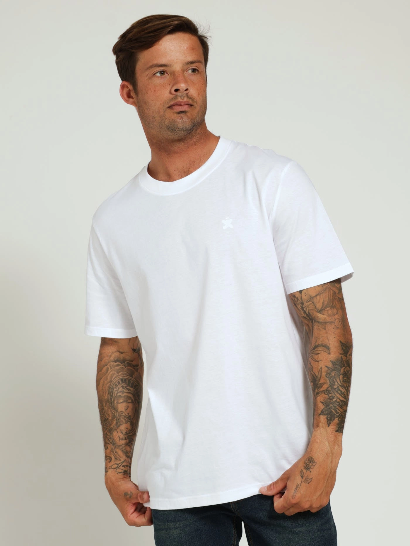 Plain Tee - White Informal charm Boat neck style