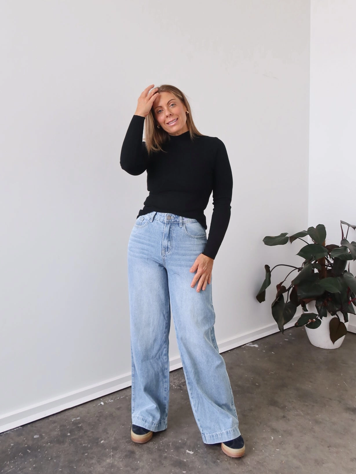 Amy Knit Top - Black restaurant Basic item