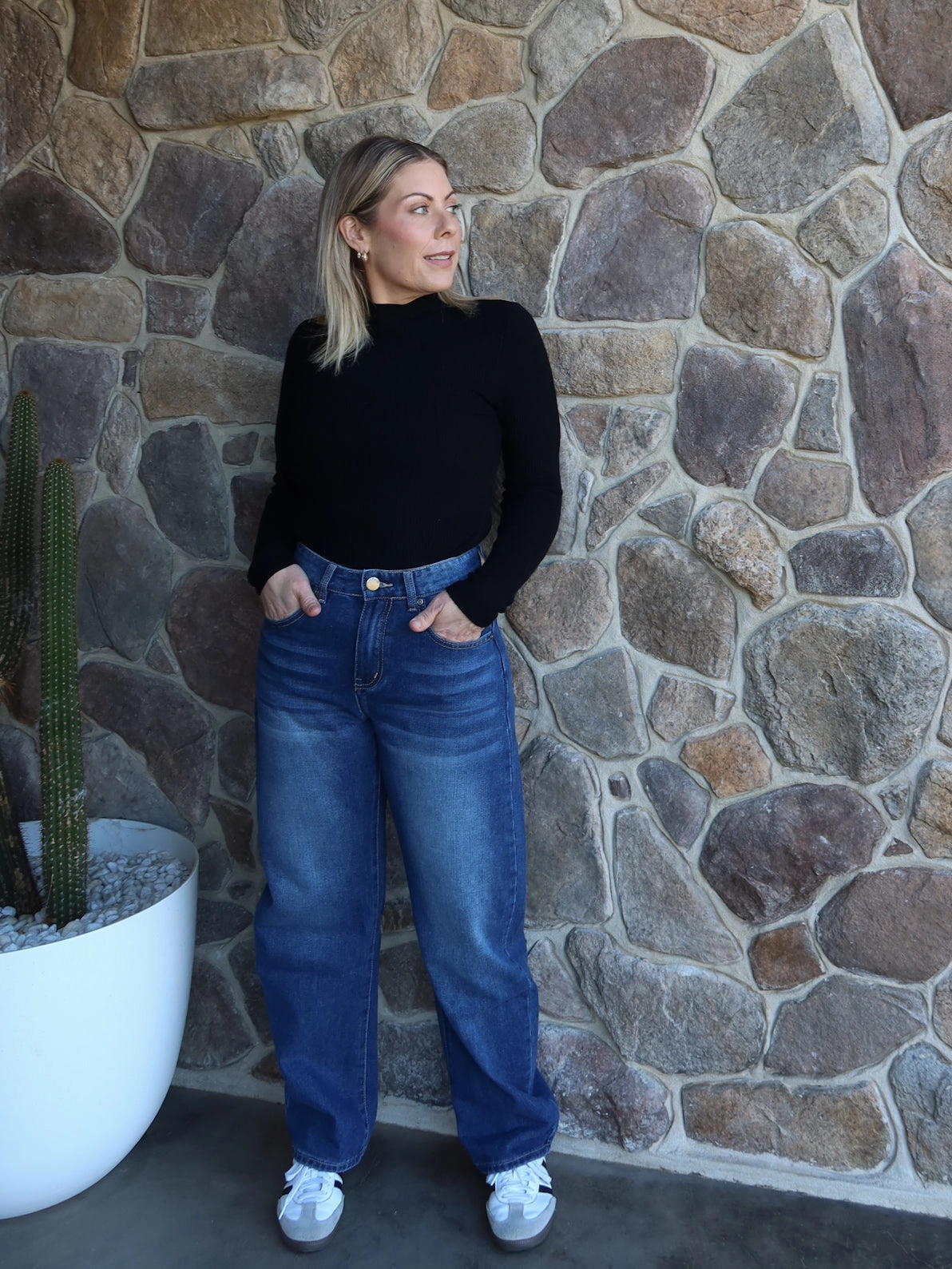 Day Off Fit Minimalist Daily Wear Loose Atlas Barrel Jeans- Dark