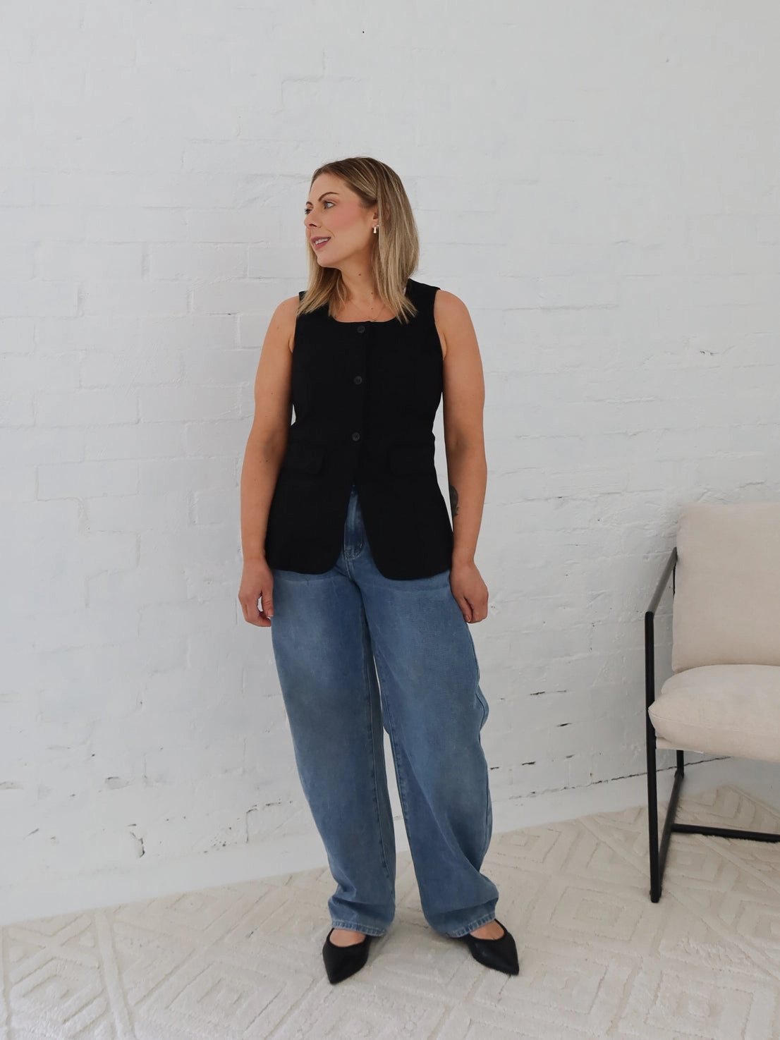 Athlete Fit Elegant Atlas Barrel Jeans- Light