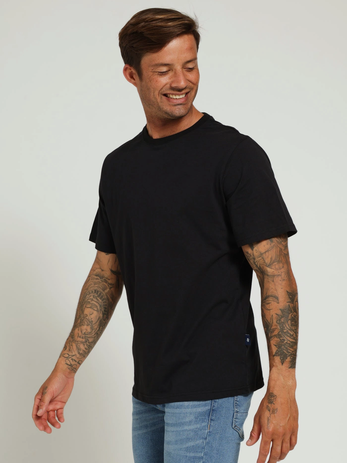 Basic Crew Neck Tee - Black Chill Style