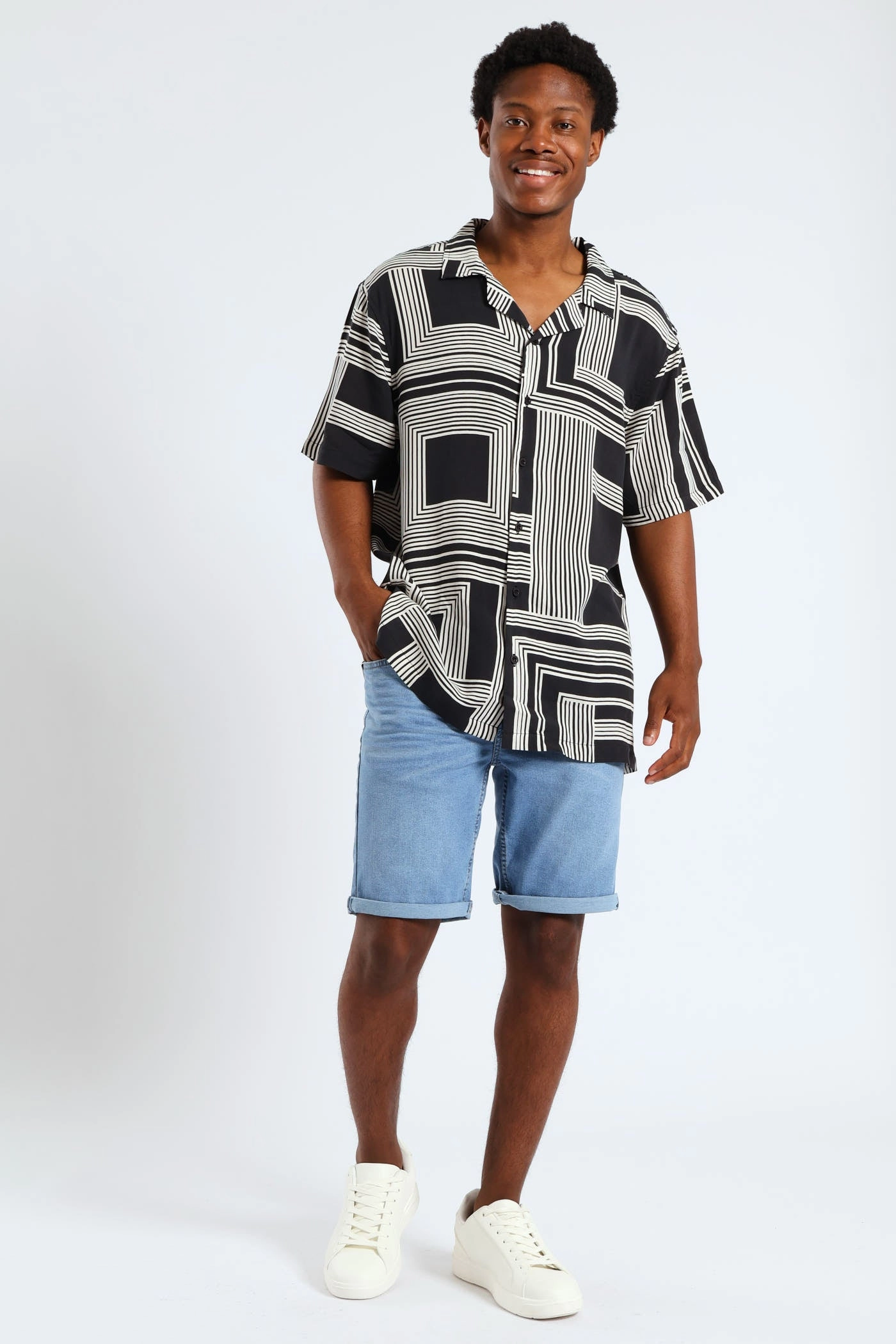 khaki shorts picnic clothes Basic Denim Short - Light Wash Decorative buttons