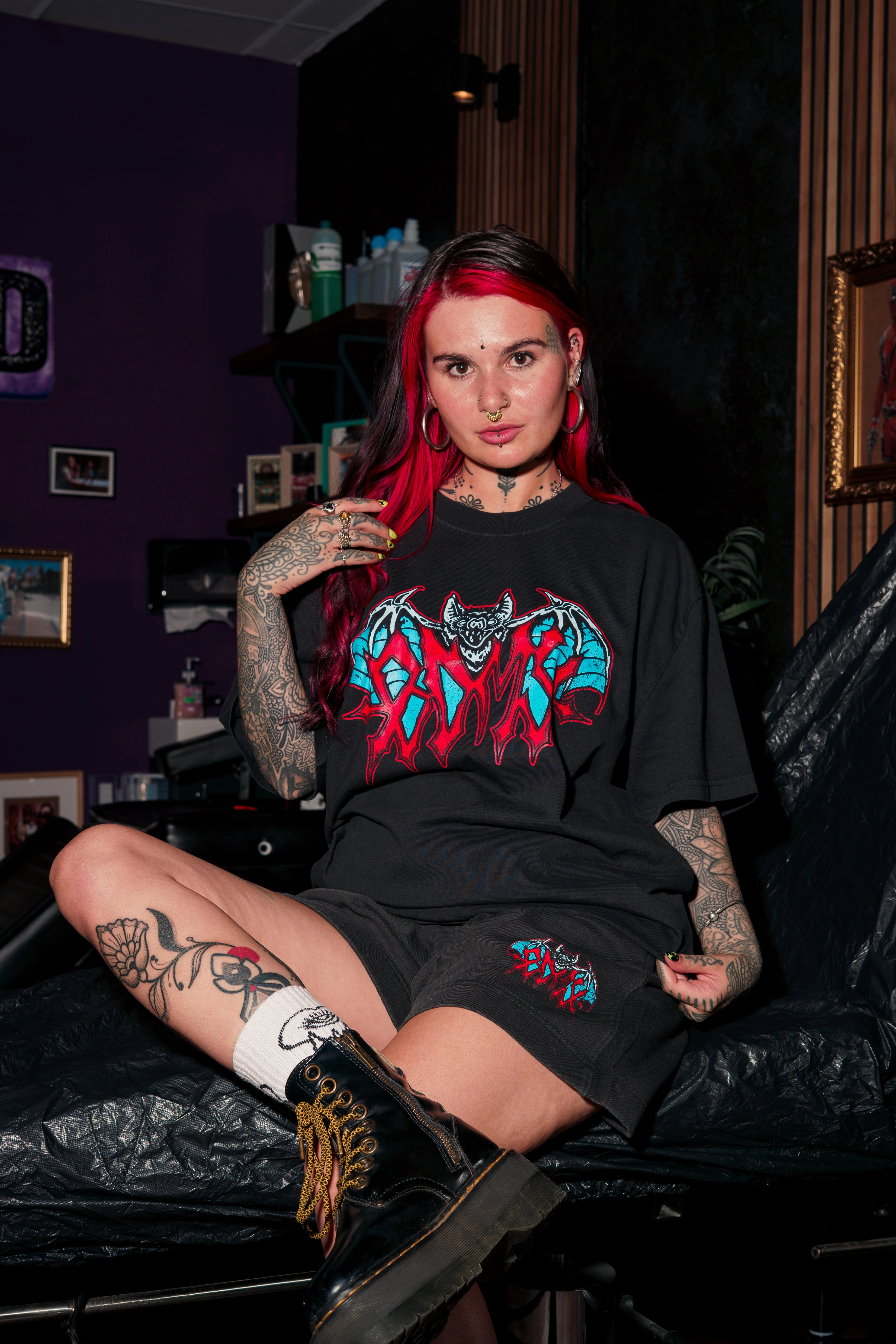 Butter Soft Handfeel FasteningHood BDMY Bat Heavy Tee / Faded Black