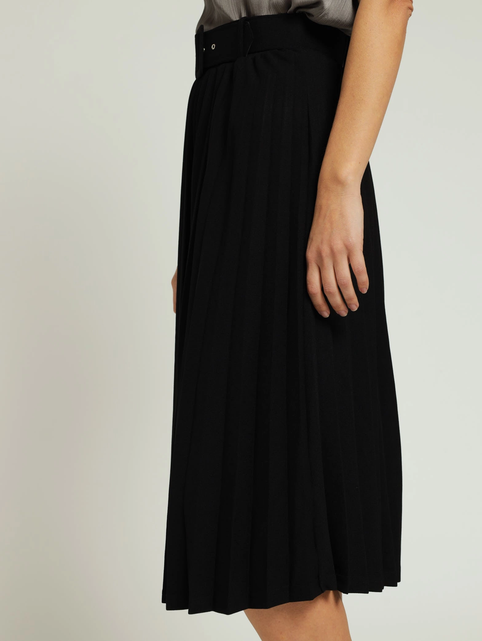 Breezy Outfit Belted Pleated Skirt - Black