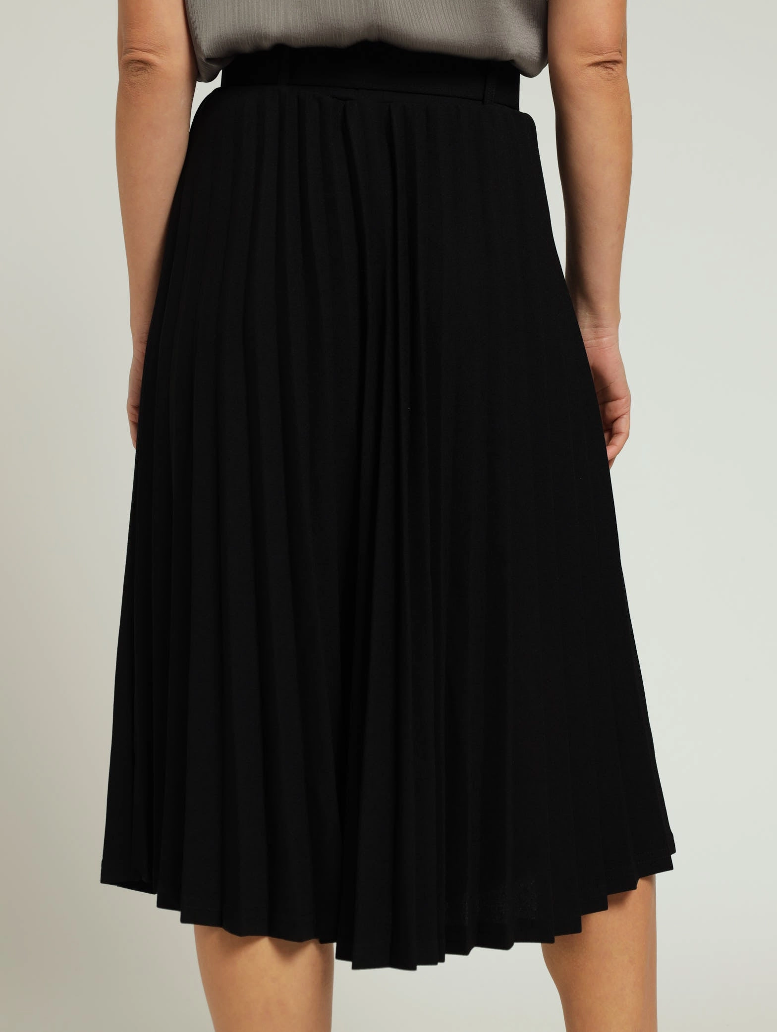 Outfit Lookbook Belted Pleated Skirt - Black