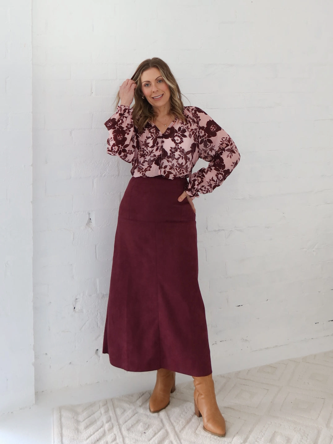 Relaxed Motion perforated design Bianca Skirt - Burgundy