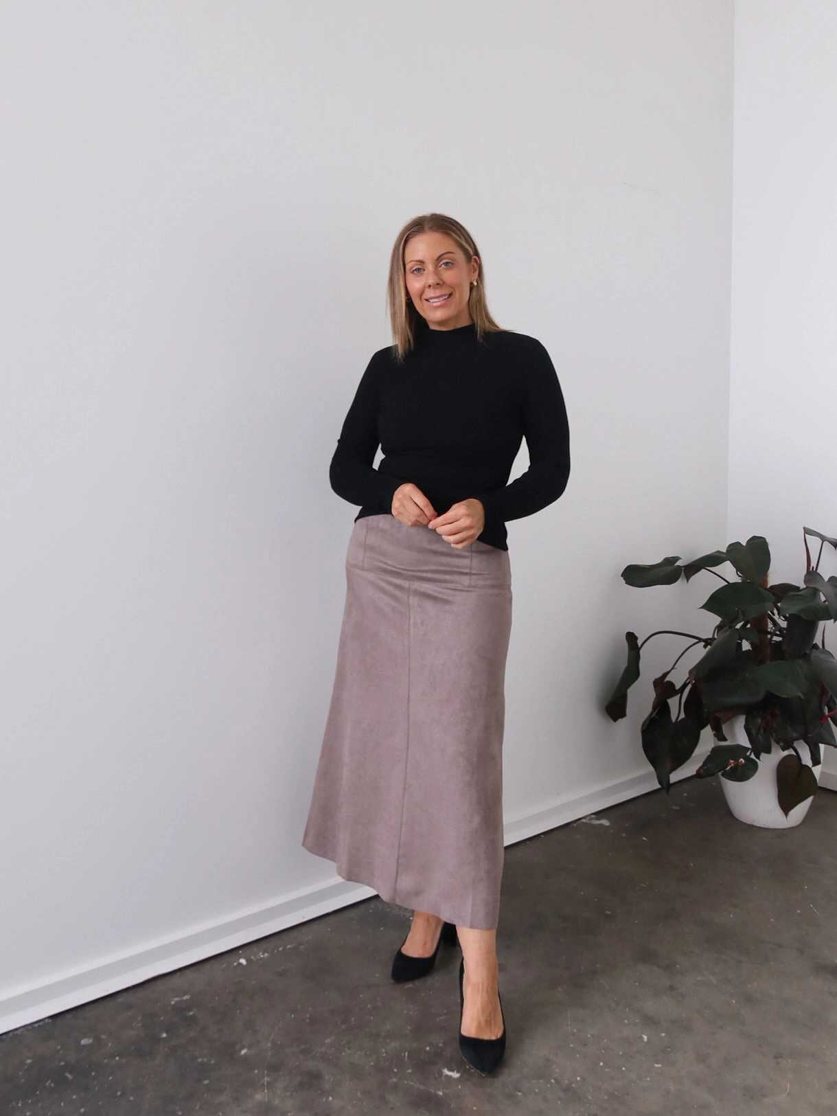 Bianca Skirt - Taupe Non Slip Waist Fresh Vibe