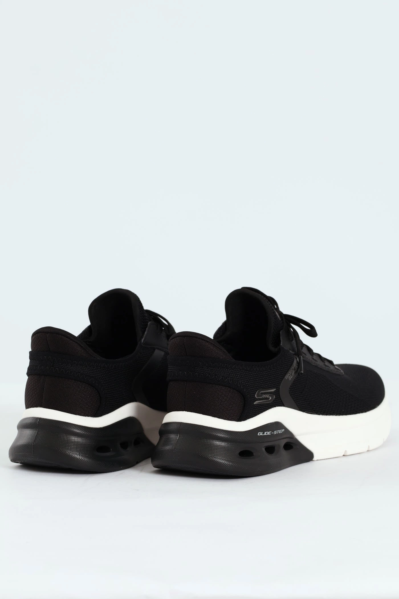 Bobs Arc Waves 2.0 Sneaker - Black/White Quick Lace Toggle Max Grip