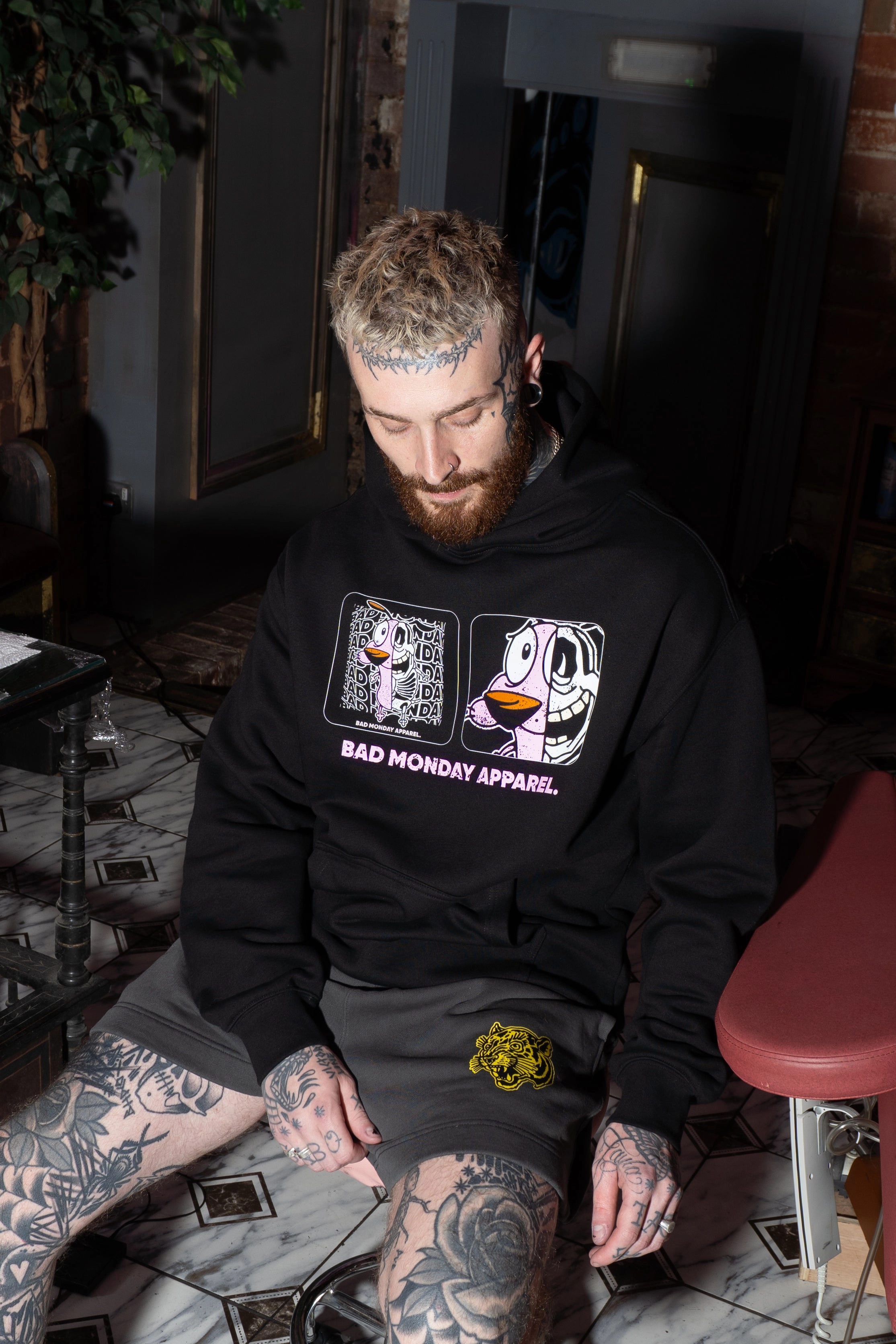 ErgonomicSleeveCut Bone Dog Relax Hoodie / Front Print