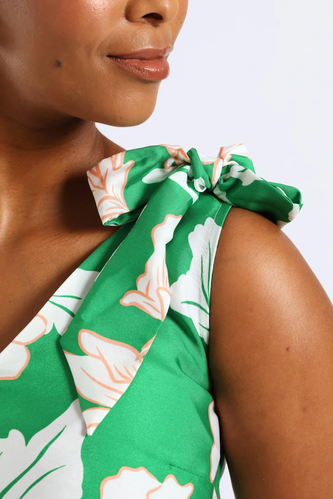 Stylish dinner attire Bow Ties V-Neck Border Print Midaxi Dress - White/Green