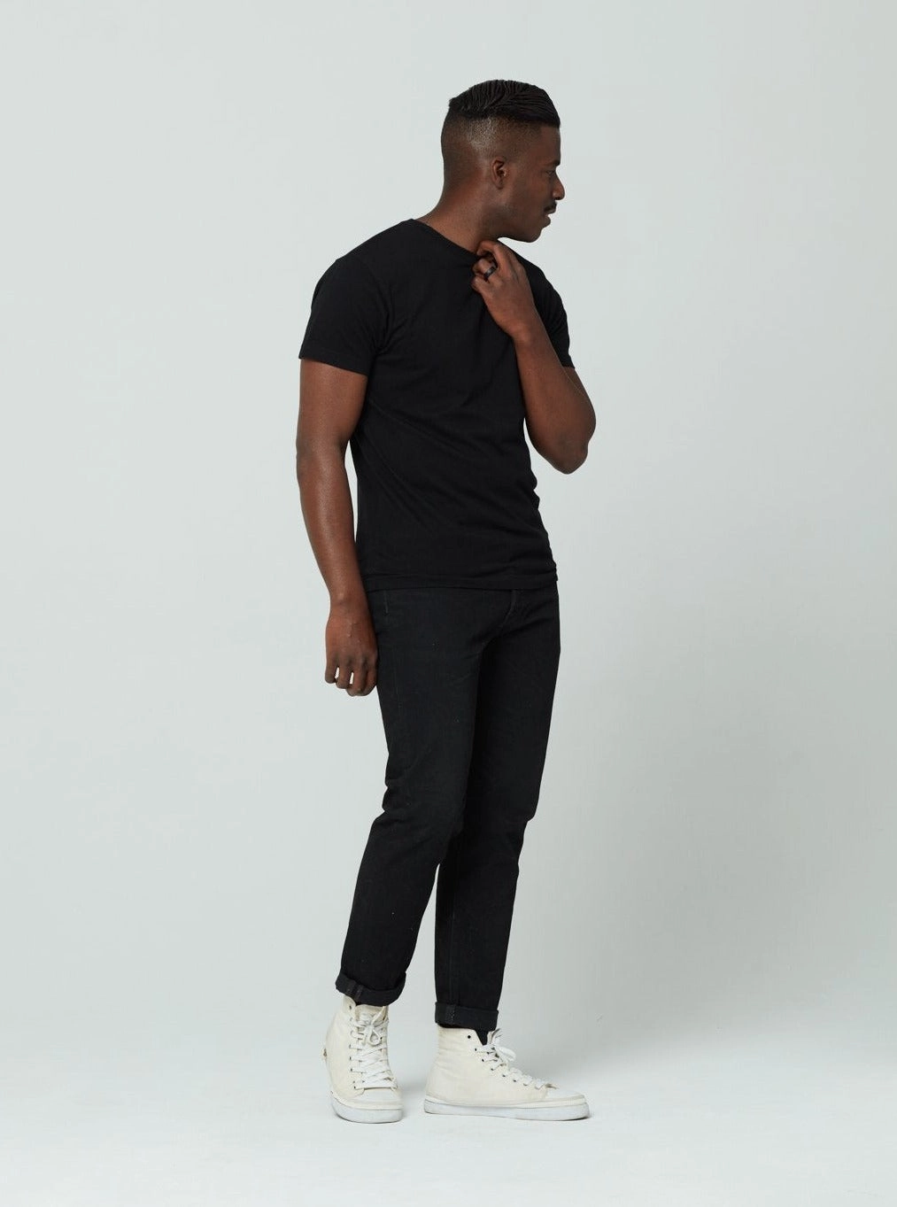 Men's Unisex T-Shirt - Black BreathableFabricTech DoubleNeedle Stitching