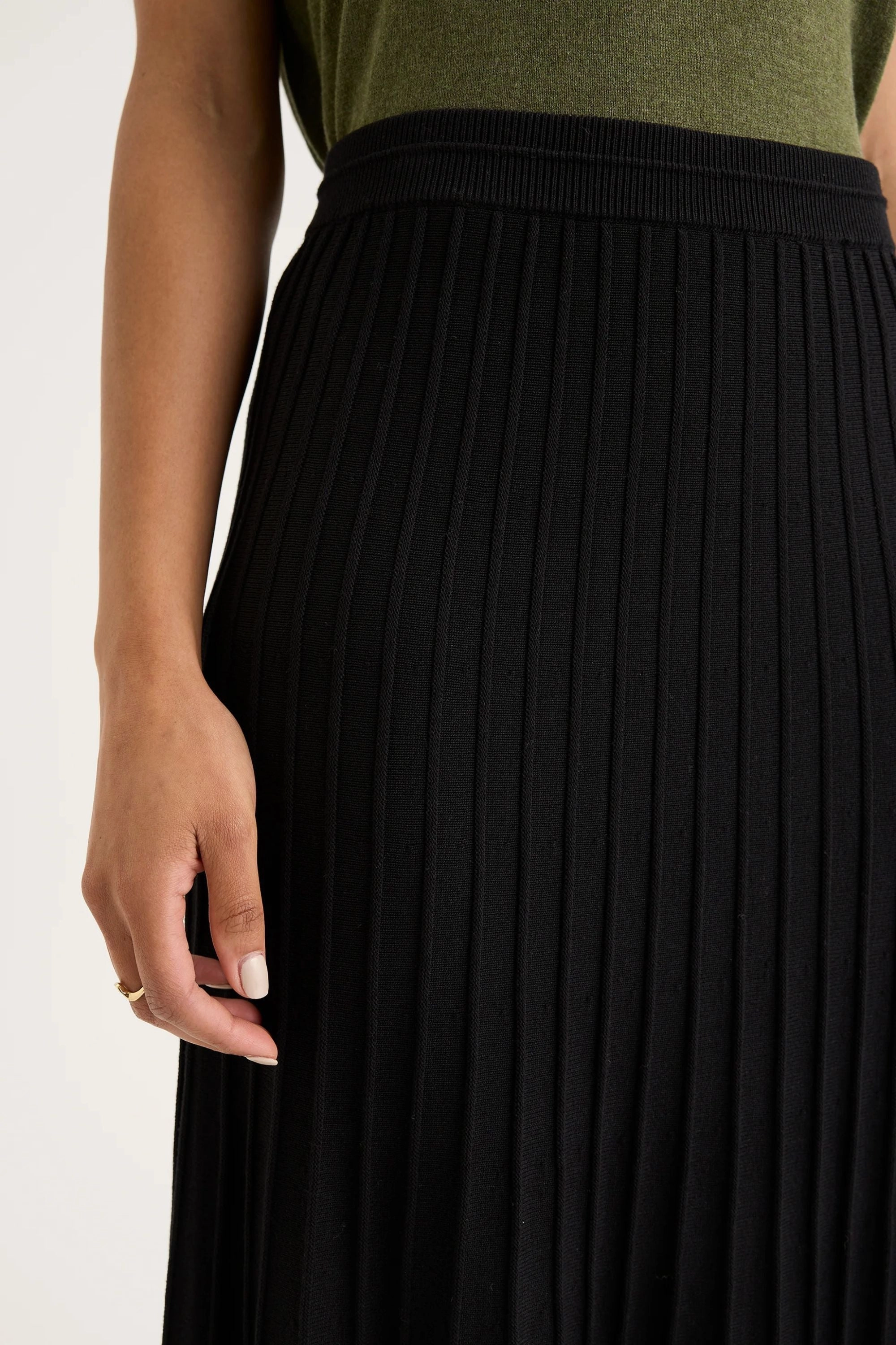 CEDAR SKIRT - YTWN2003 Relaxed Vibe