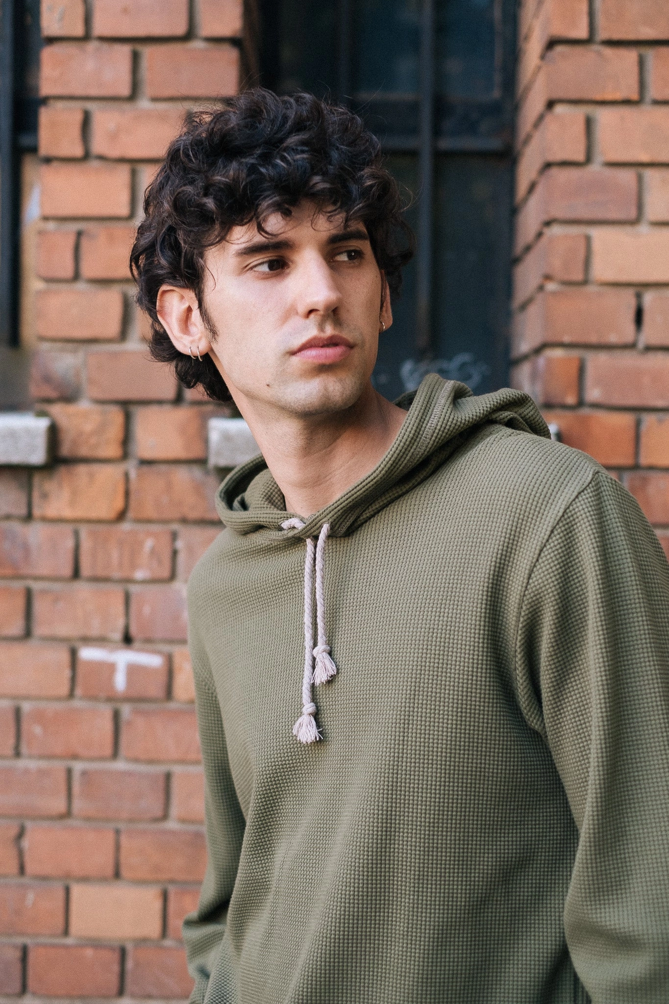 product yoga friendliness HIVE HOODIE / OLIVE