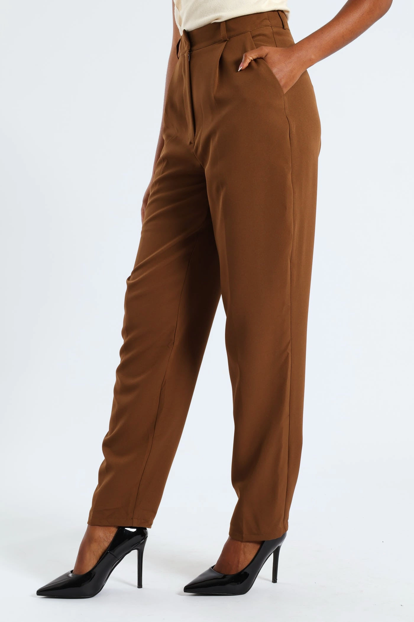 Relaxed Wearable No Wrinkle Concealed Button Barrel Leg Pants - Brown