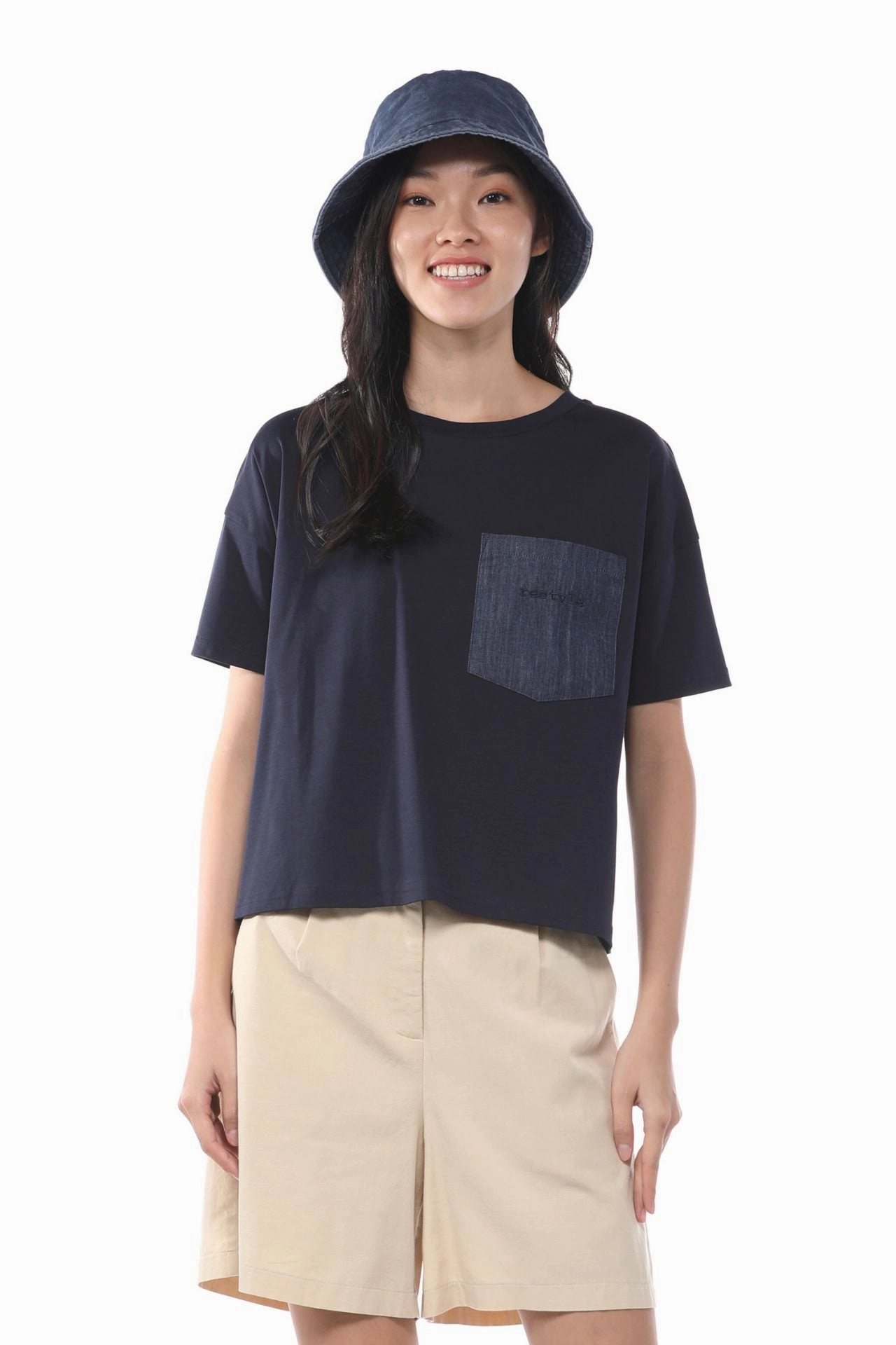 Cool and Relaxed semi-formal style Cotton Patch Pocket Embroidery Tee