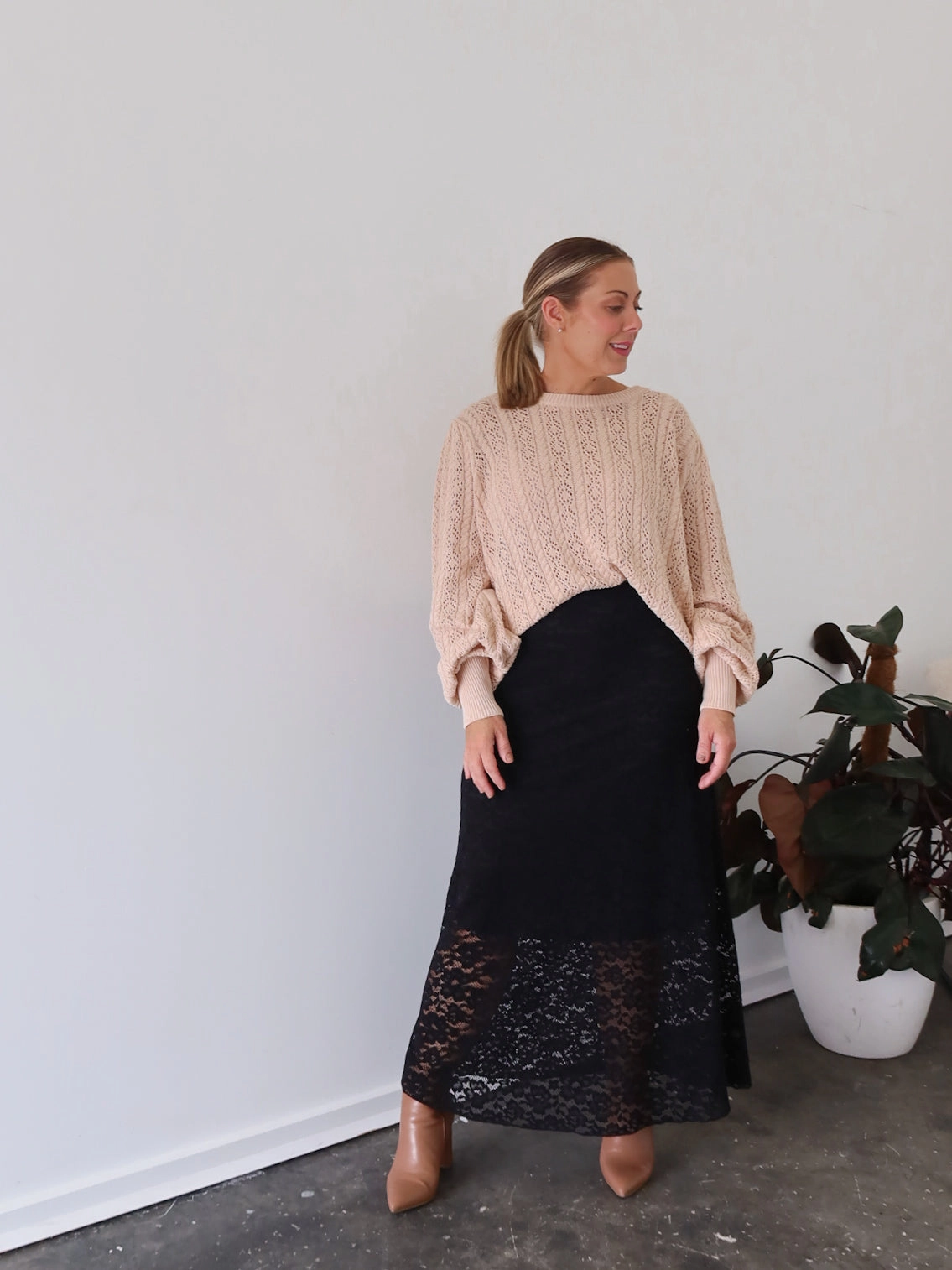 Comfy Fit Chic Look Ellie Skirt - Black