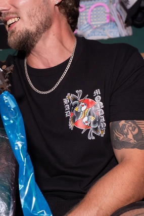 SlimFitAdaptation Minimalist Silhouette Cut Cranes Tee