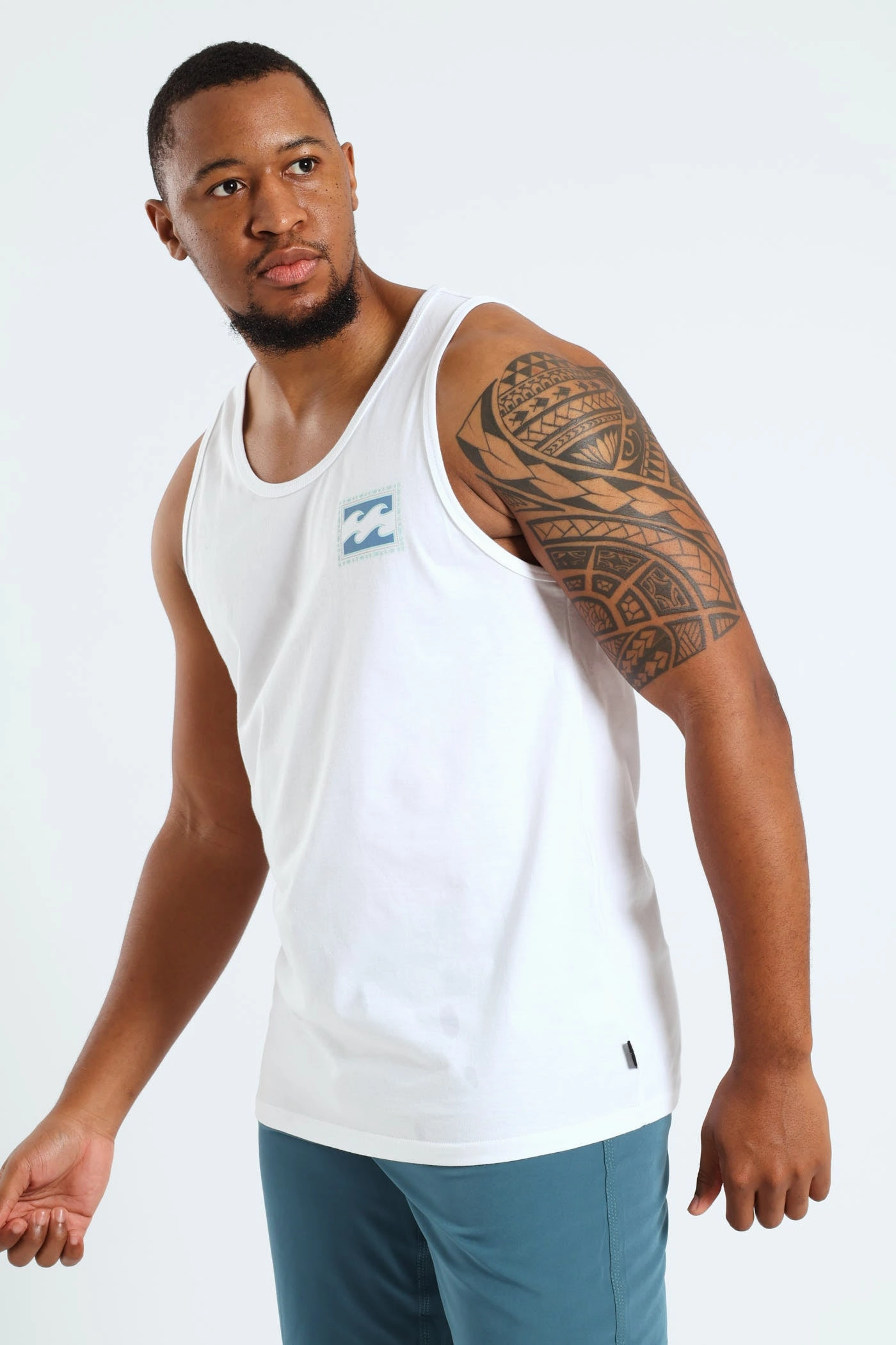 Seam Free Shoulders Crayon Wave Sleeveless Tee - White