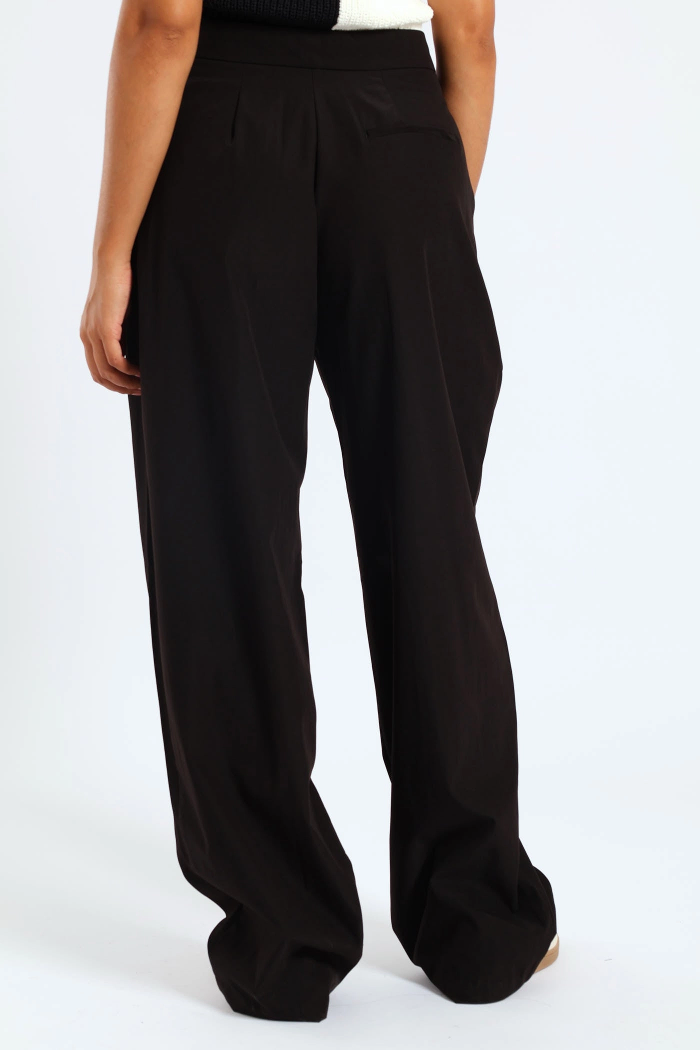 Smart Baggy Pleated Trouser - Black Flexible Durability
