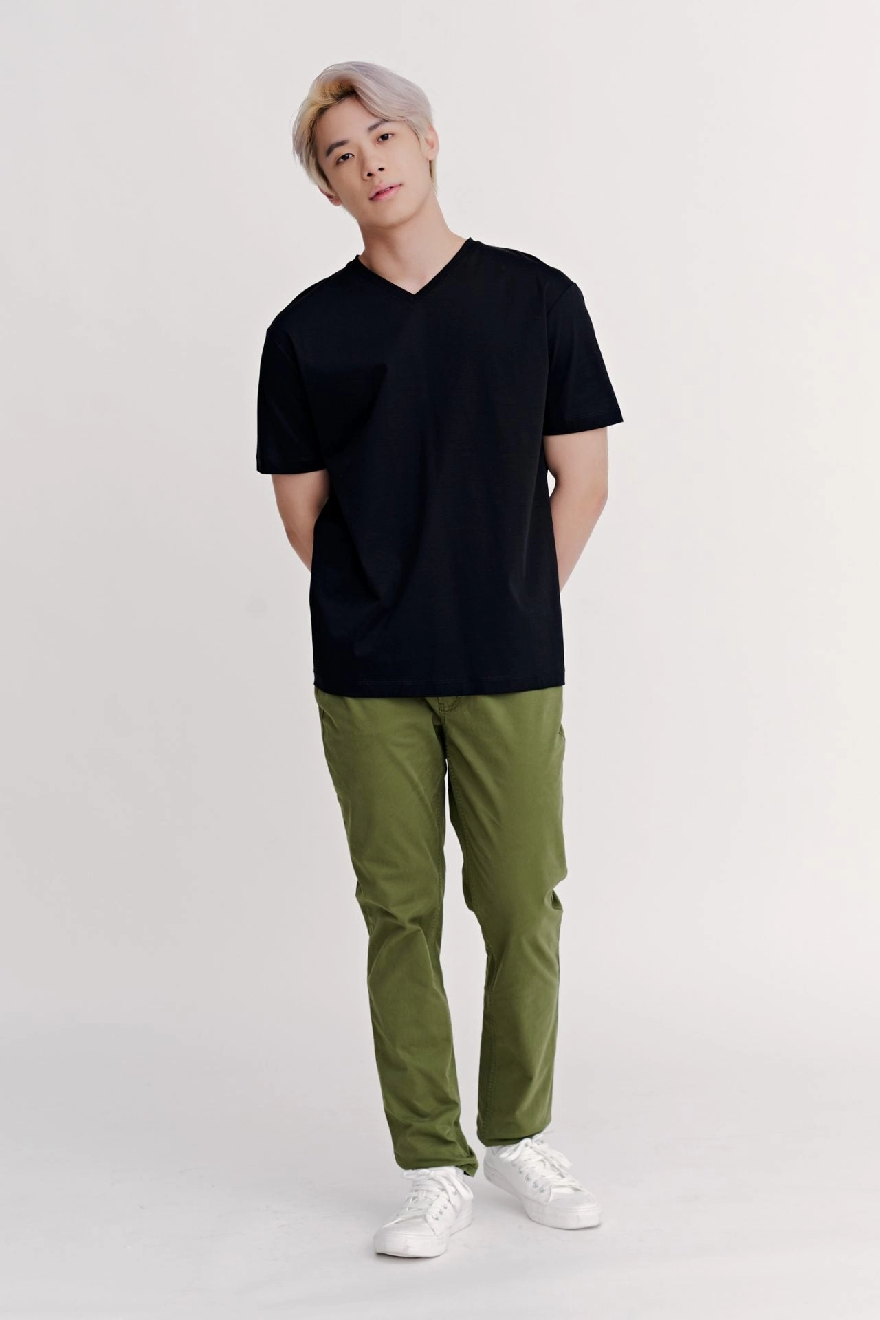 (A) Classic Regular-Fit V-Neck Tee HighDensity Knit
