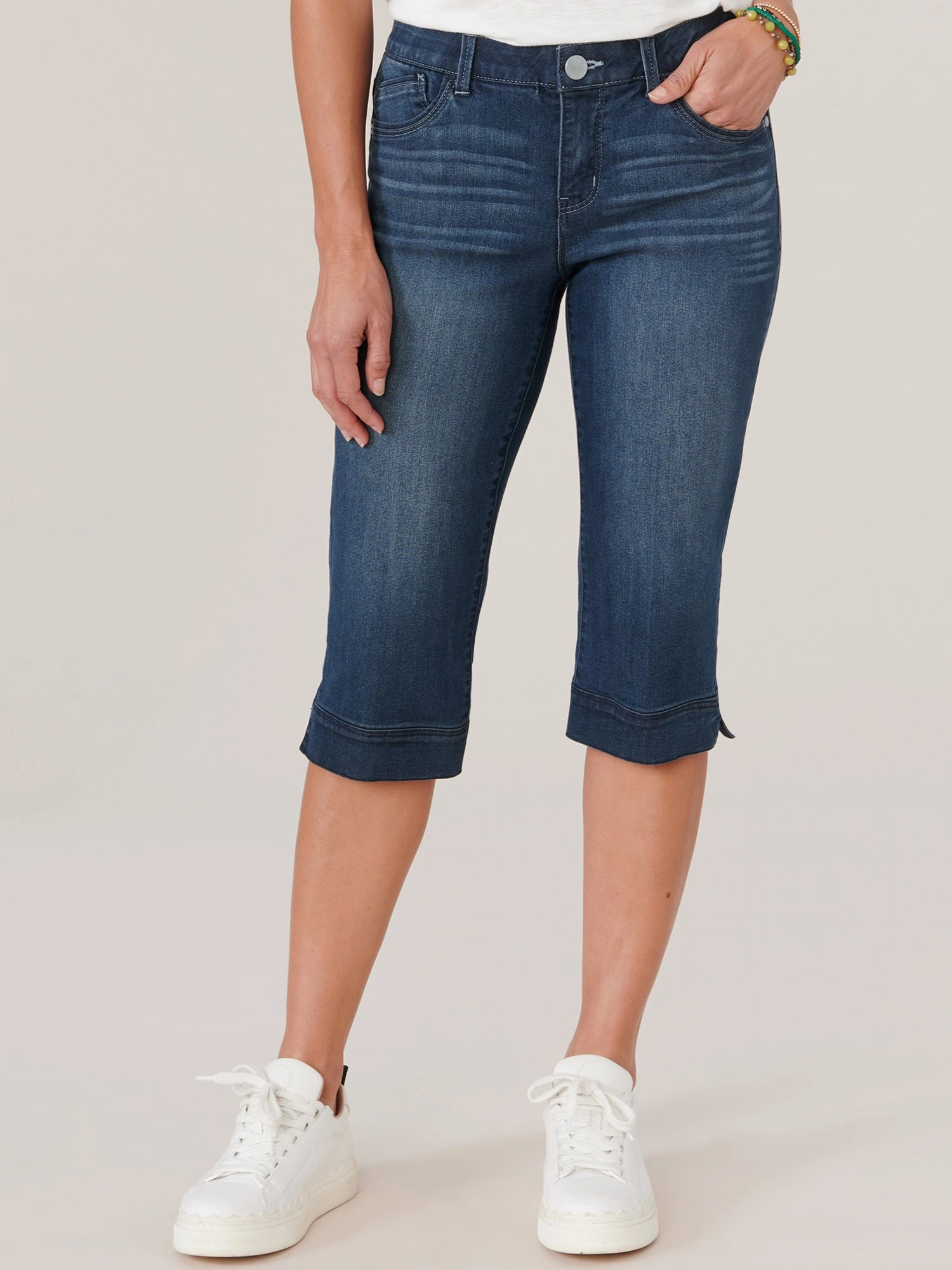 "Ab"solution Indigo Skimmer Petite Capri Jeans Picnic Style Creative Look Minimalist Style Morning Ready
