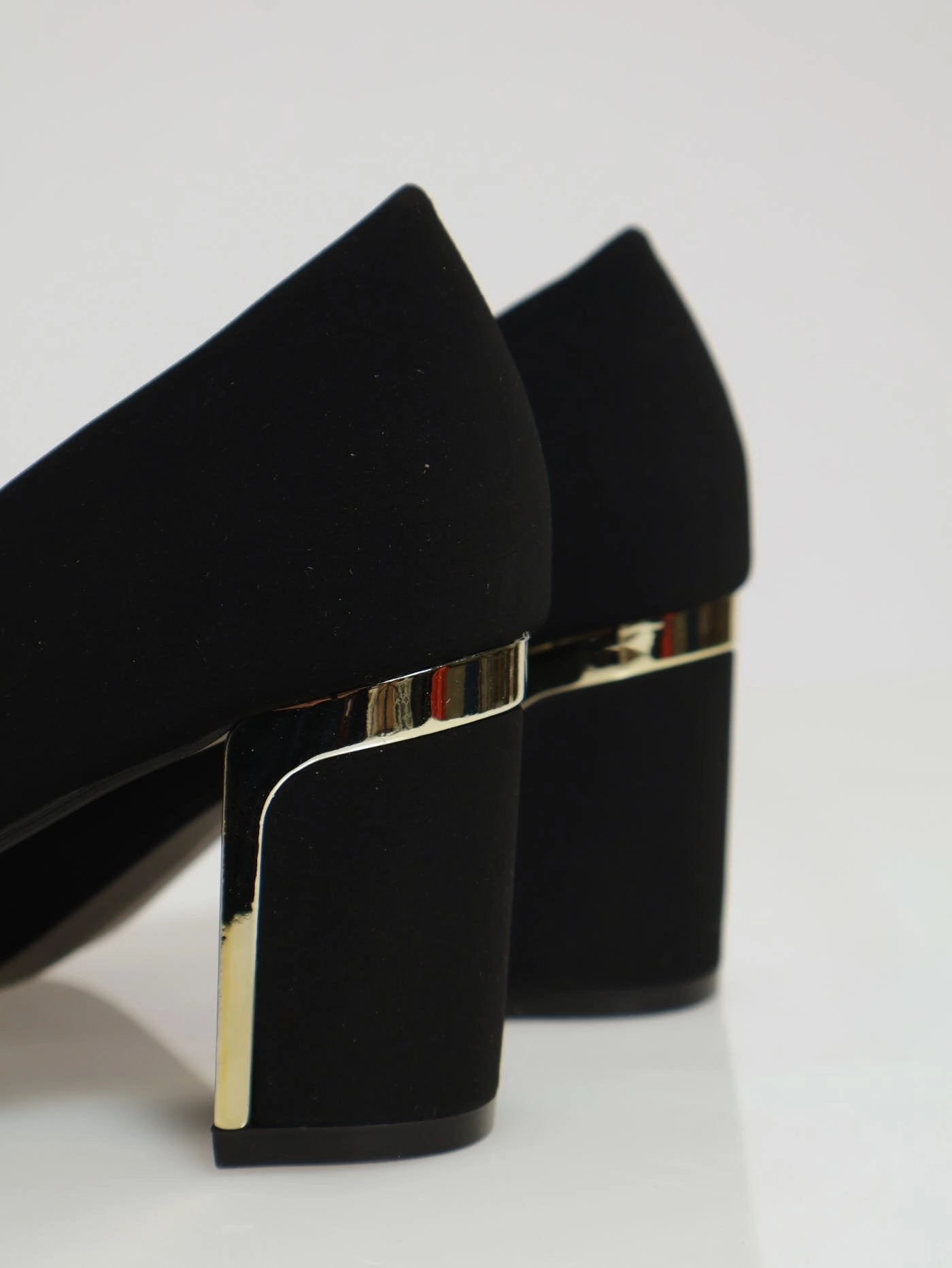 Comfortable fit Gold High Heeled Sandals Pointy Trim Block?Heel - Black
