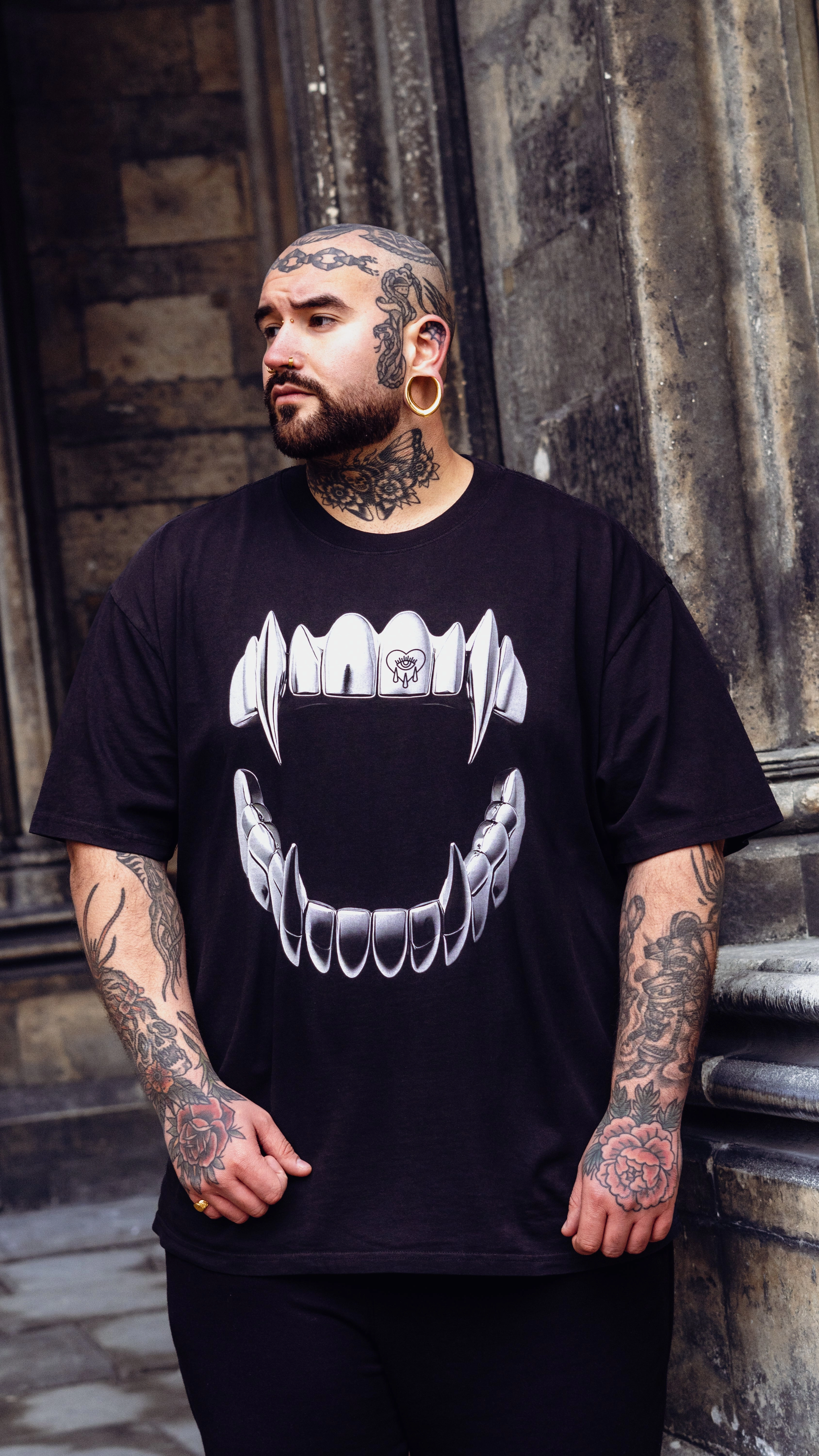 DoubleLayeredCollar Fangs Tee / Front Print