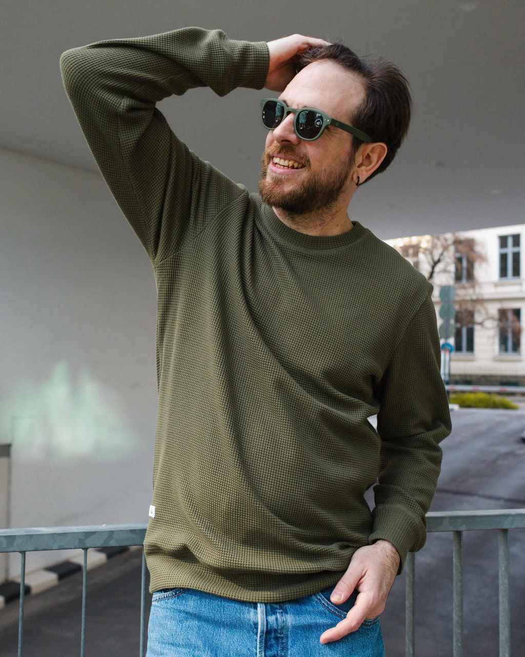 watch accents HIVE CREWNECK / OLIVE