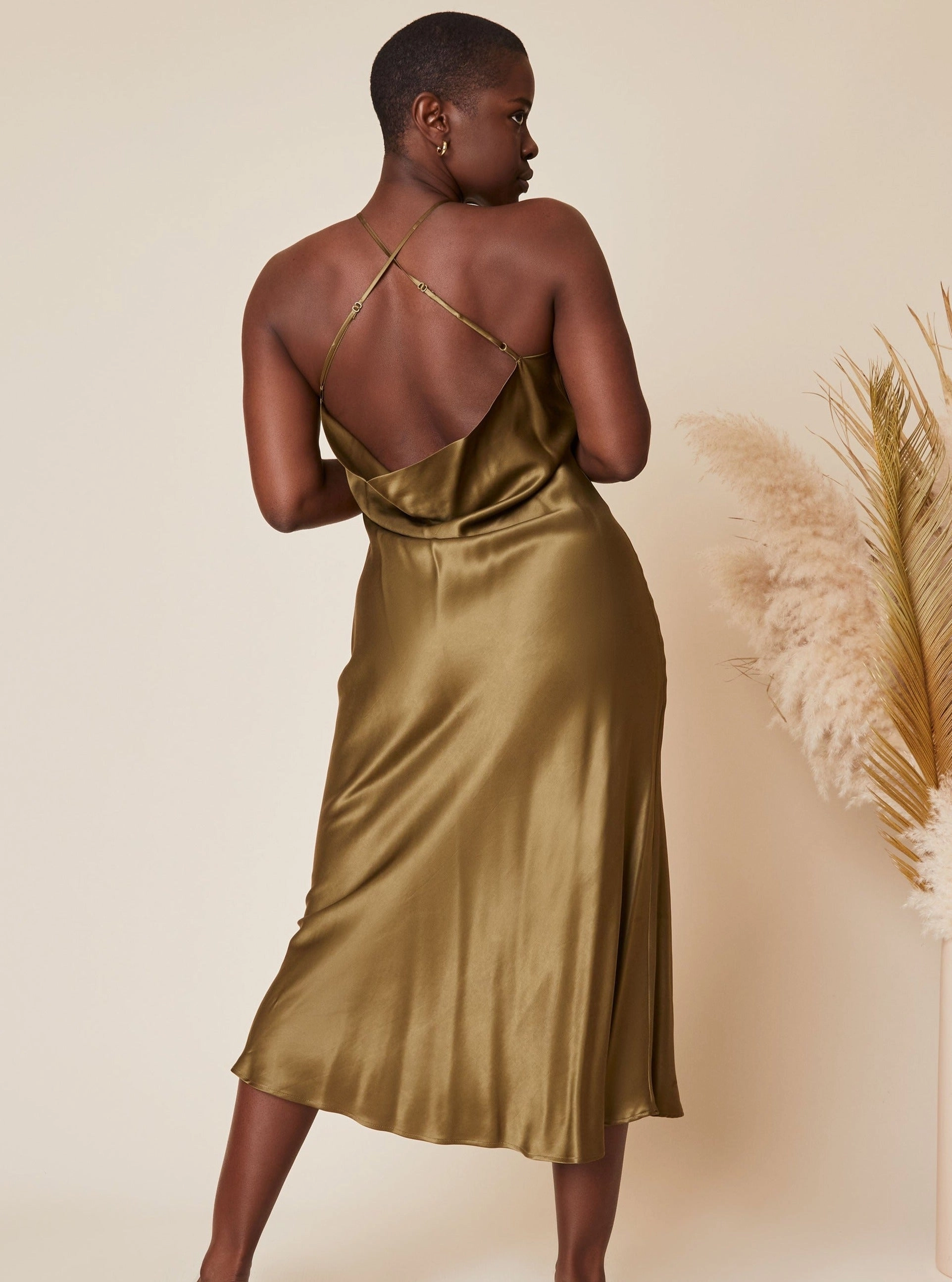 Draped Layer Walkable Flow Fiona Dress - Hunter