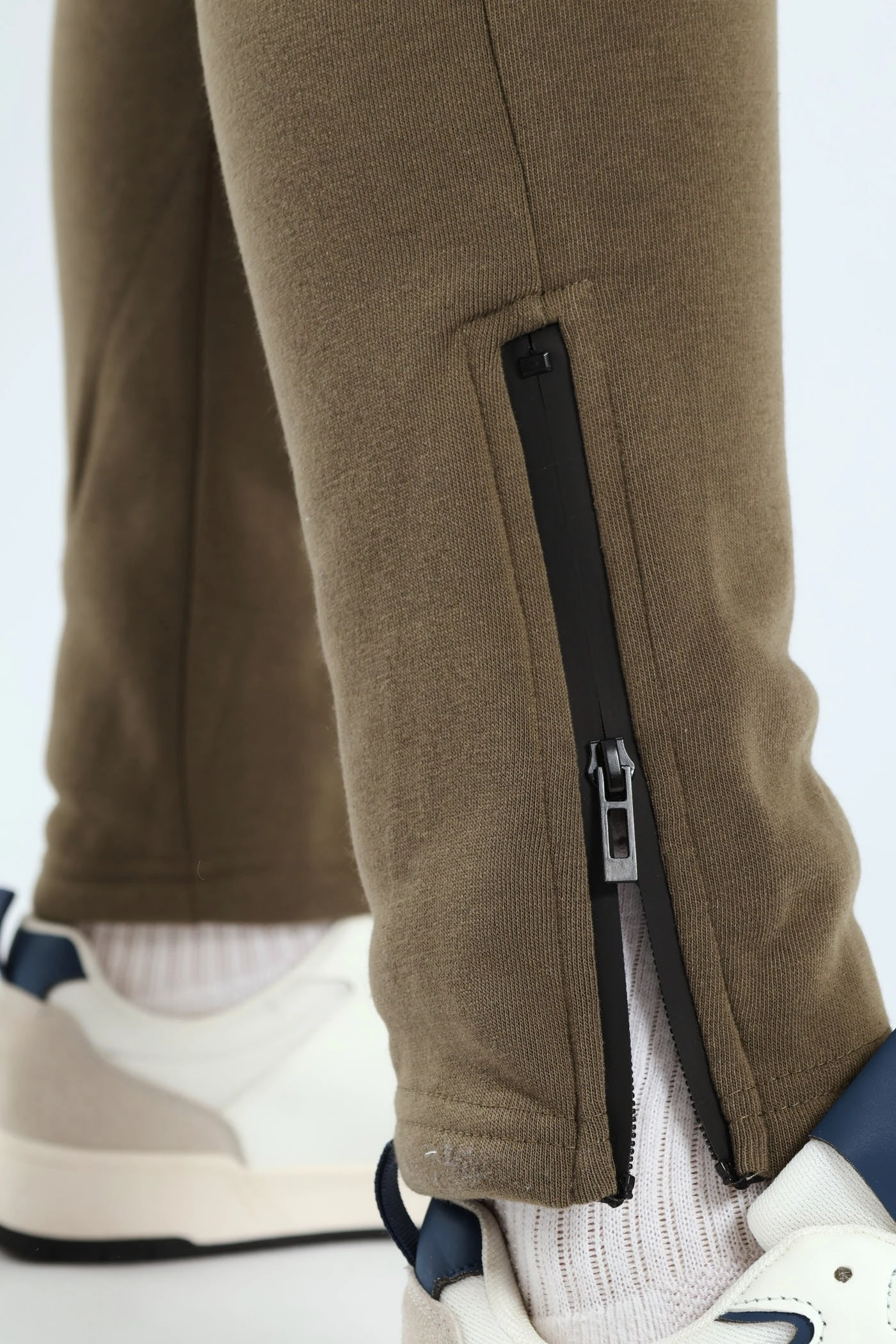 Outdoor Fit Patch Fleece Joggrer - Olive