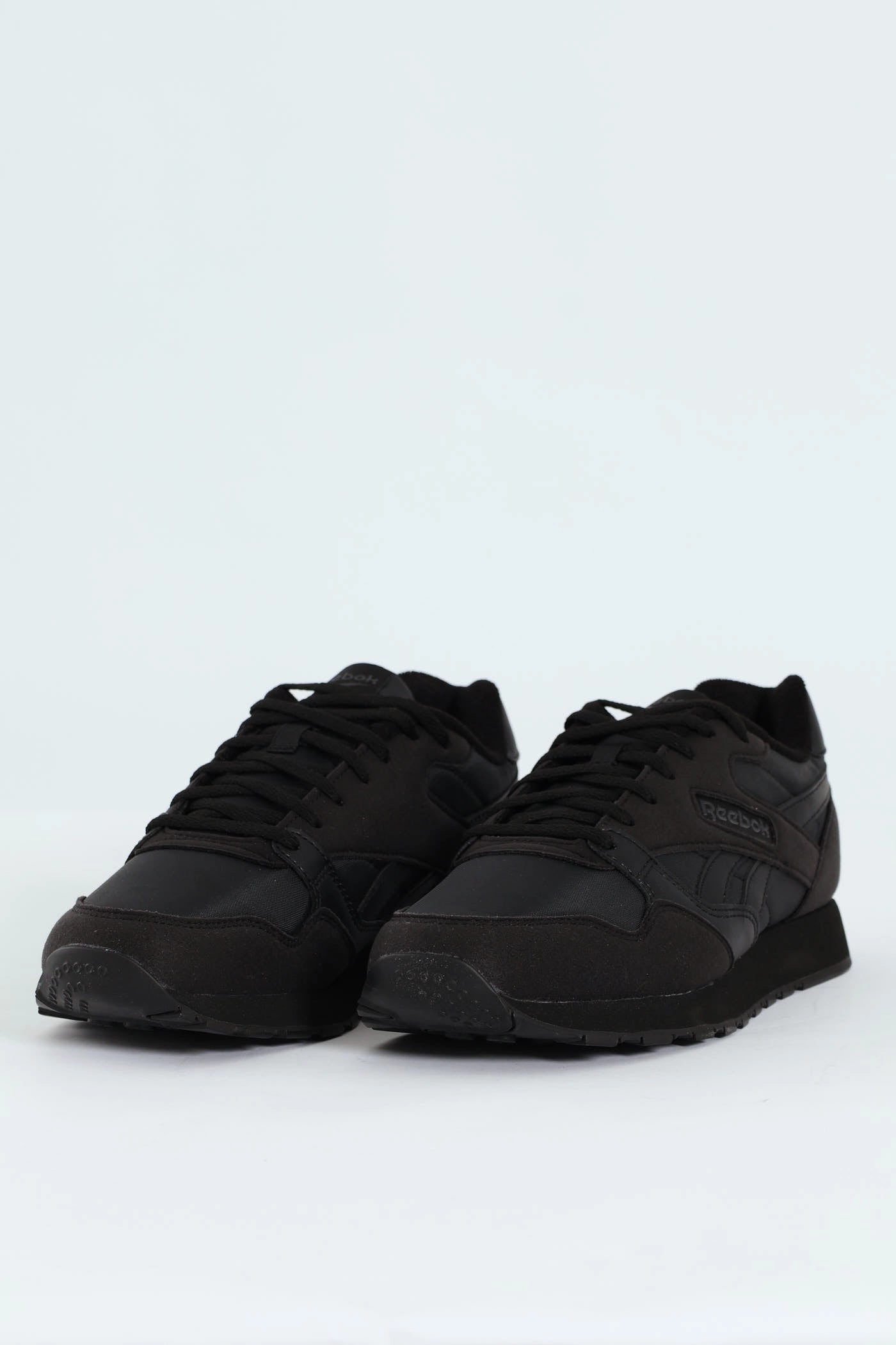 Ultra Flash Sneaker - Black Simple Aesthetic Impact Dispersion Layer