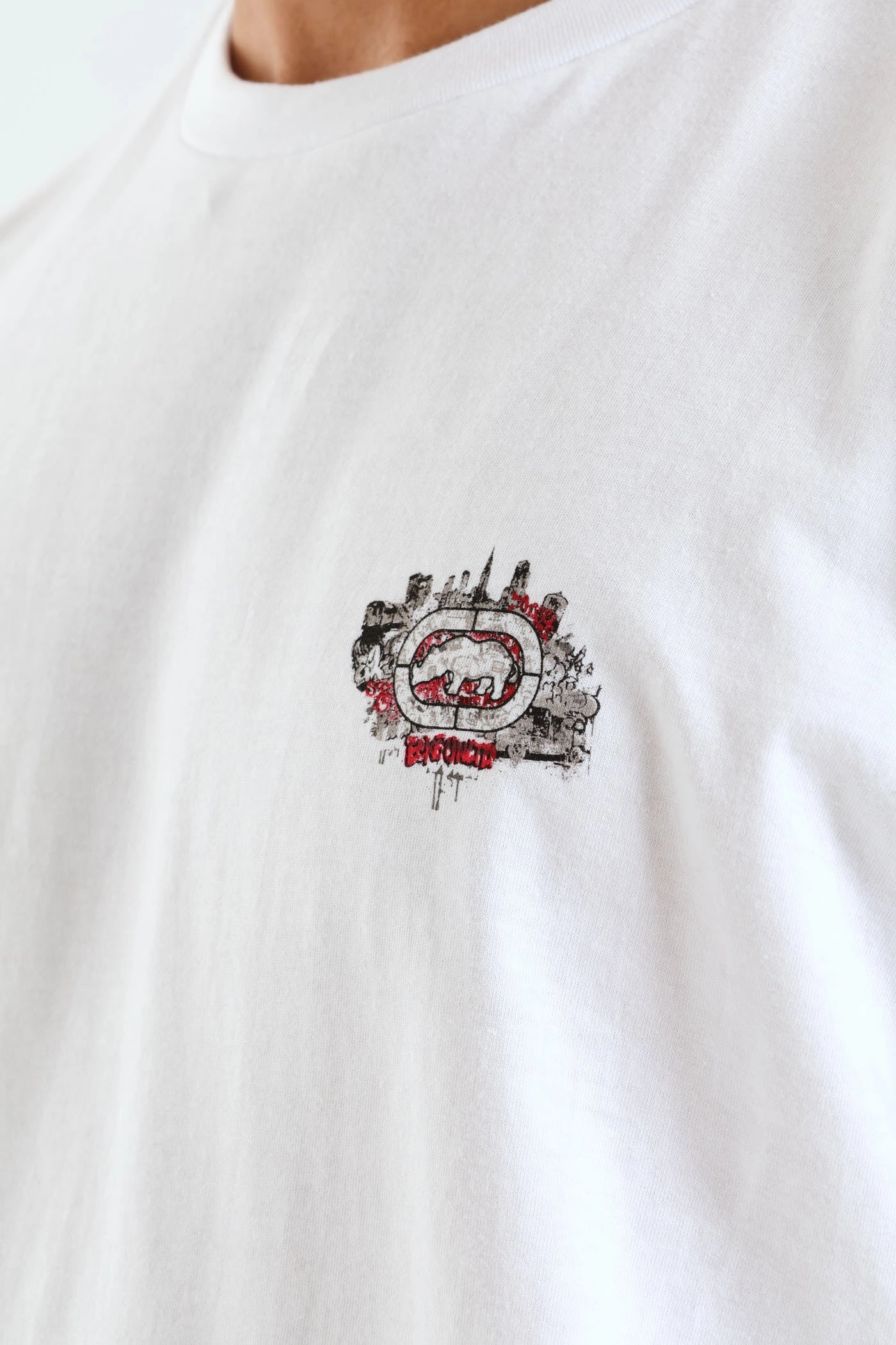 Stylish Layering Simple Yet Elegant Graffiti Back Print Tee - White