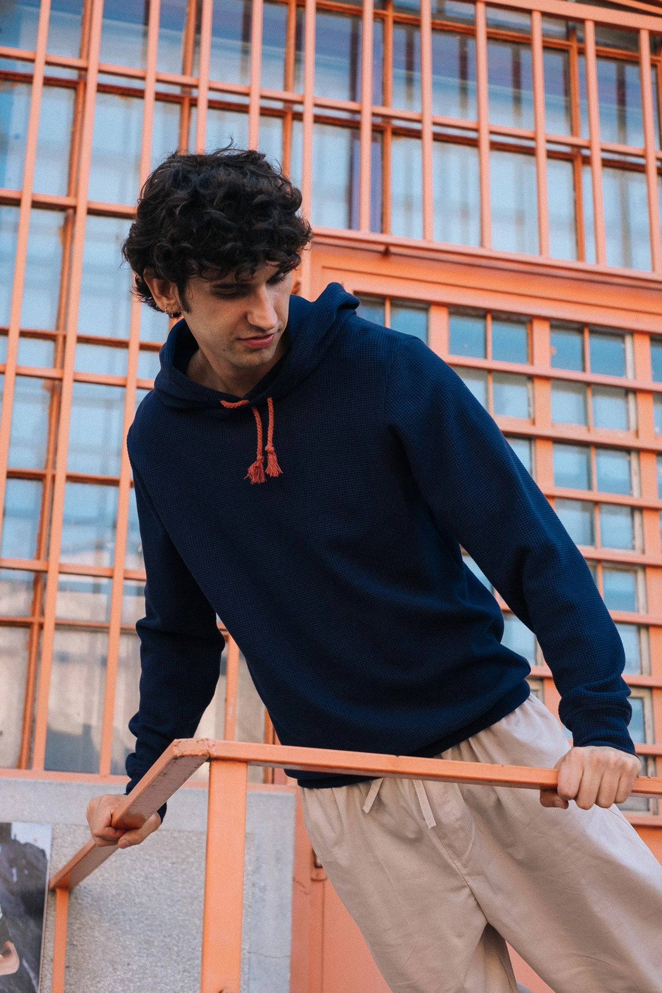 HIVE HOODIE / NAVY appropriate for sports