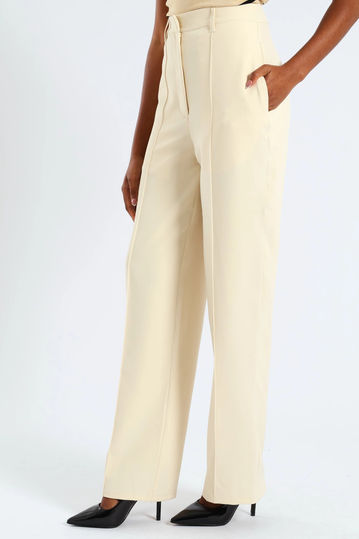 Sporty Cut Jet Pocket Pin Tuck Straight Leg Pant - Cream