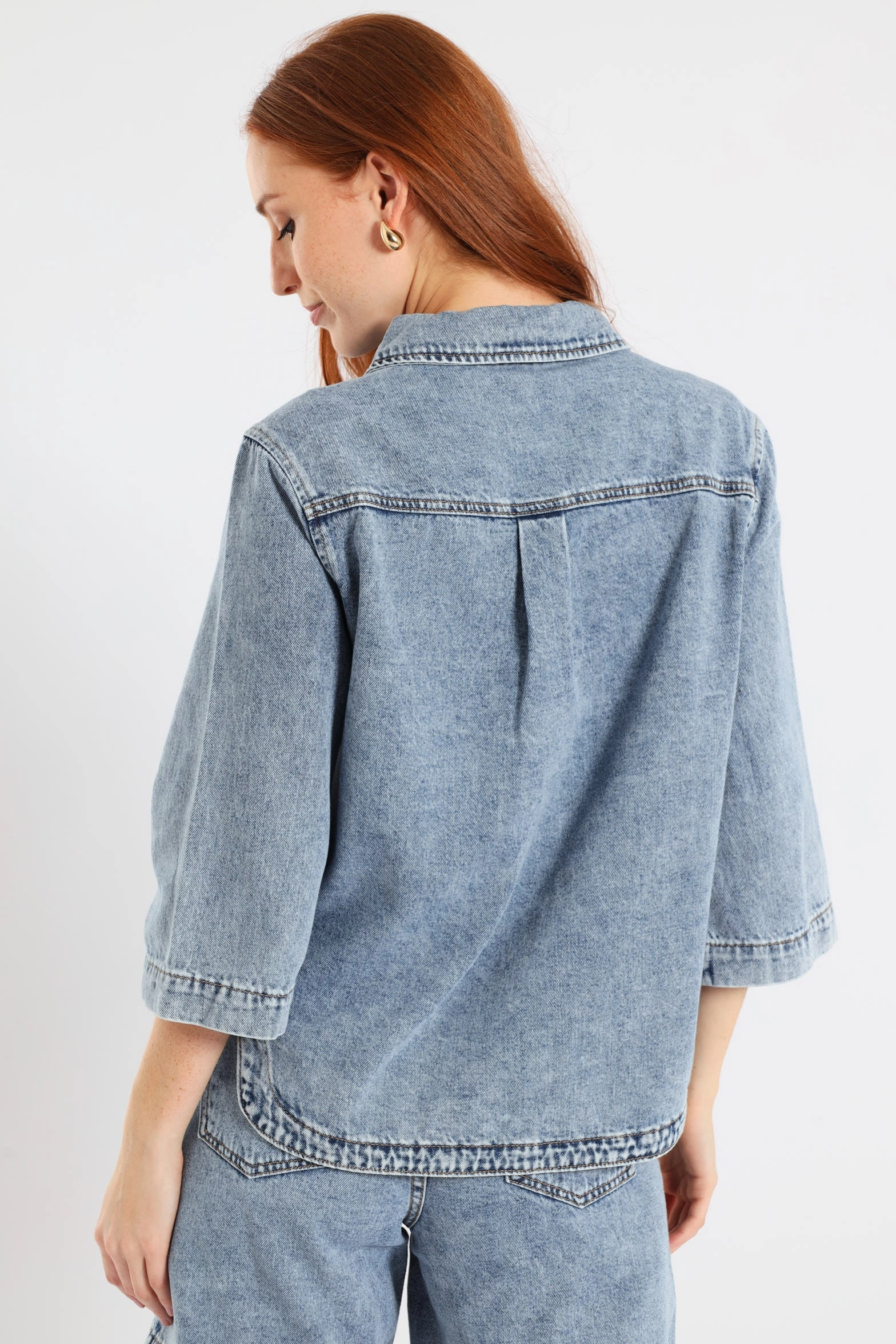 Convertible Collar Elegant Look 3/4 Sleeve Curved Hem Denim Shirt - Light Wash