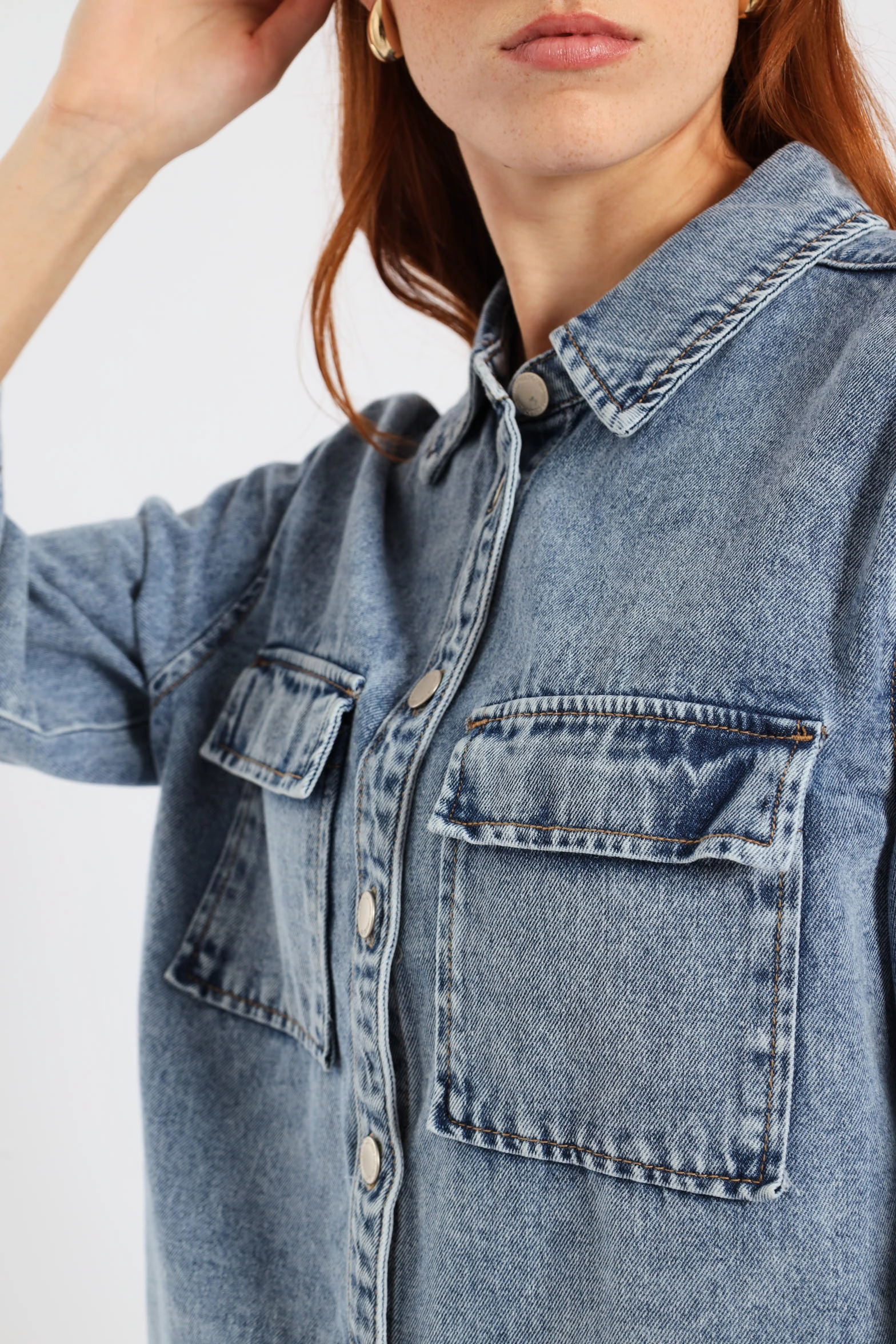 3/4 Sleeve Curved Hem Denim Shirt - Light Wash Relaxed Crew Neck Opening