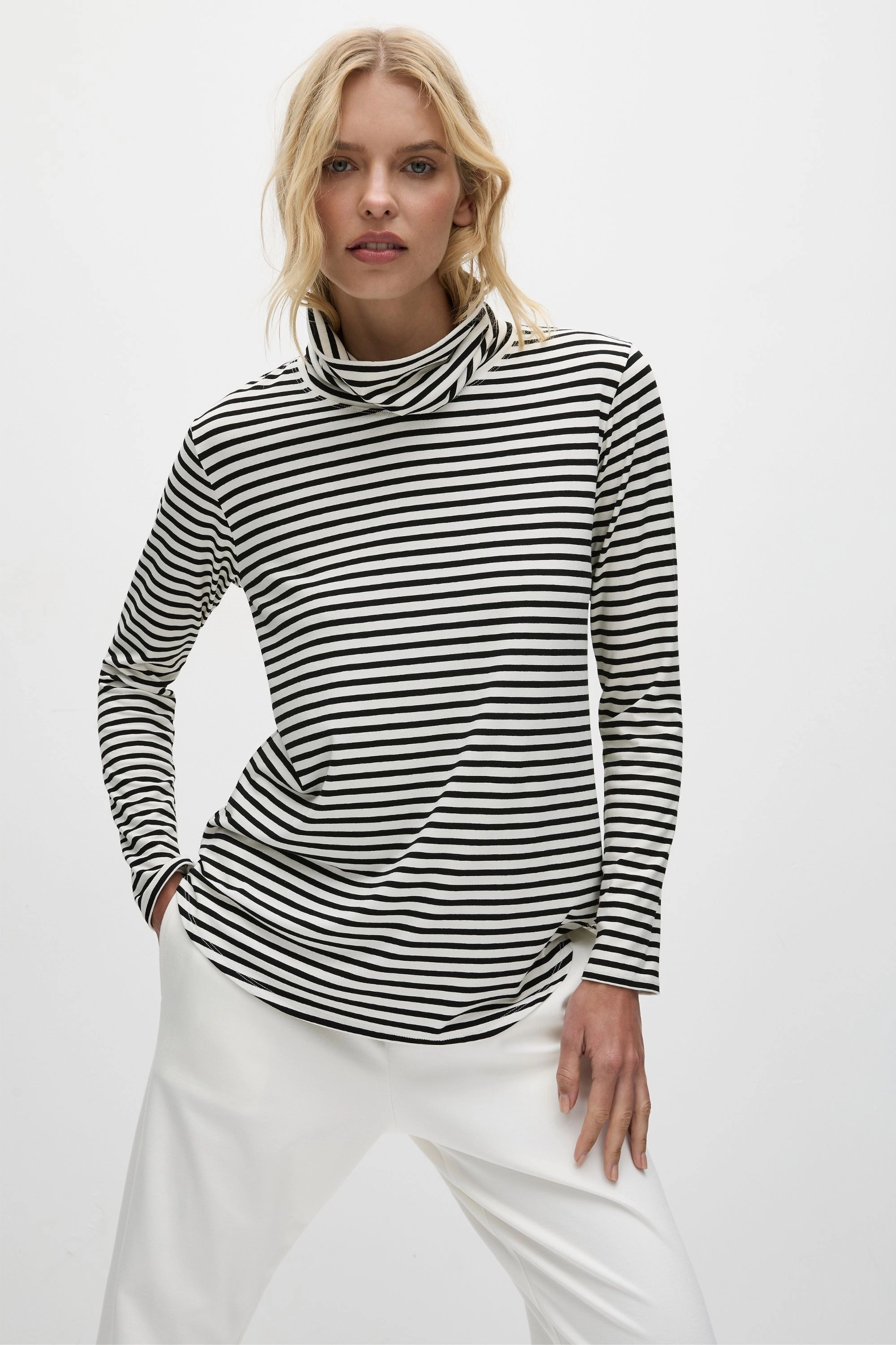 TURTLE NECK TOP - F5318663 Universal Silhouette Classic timelessness