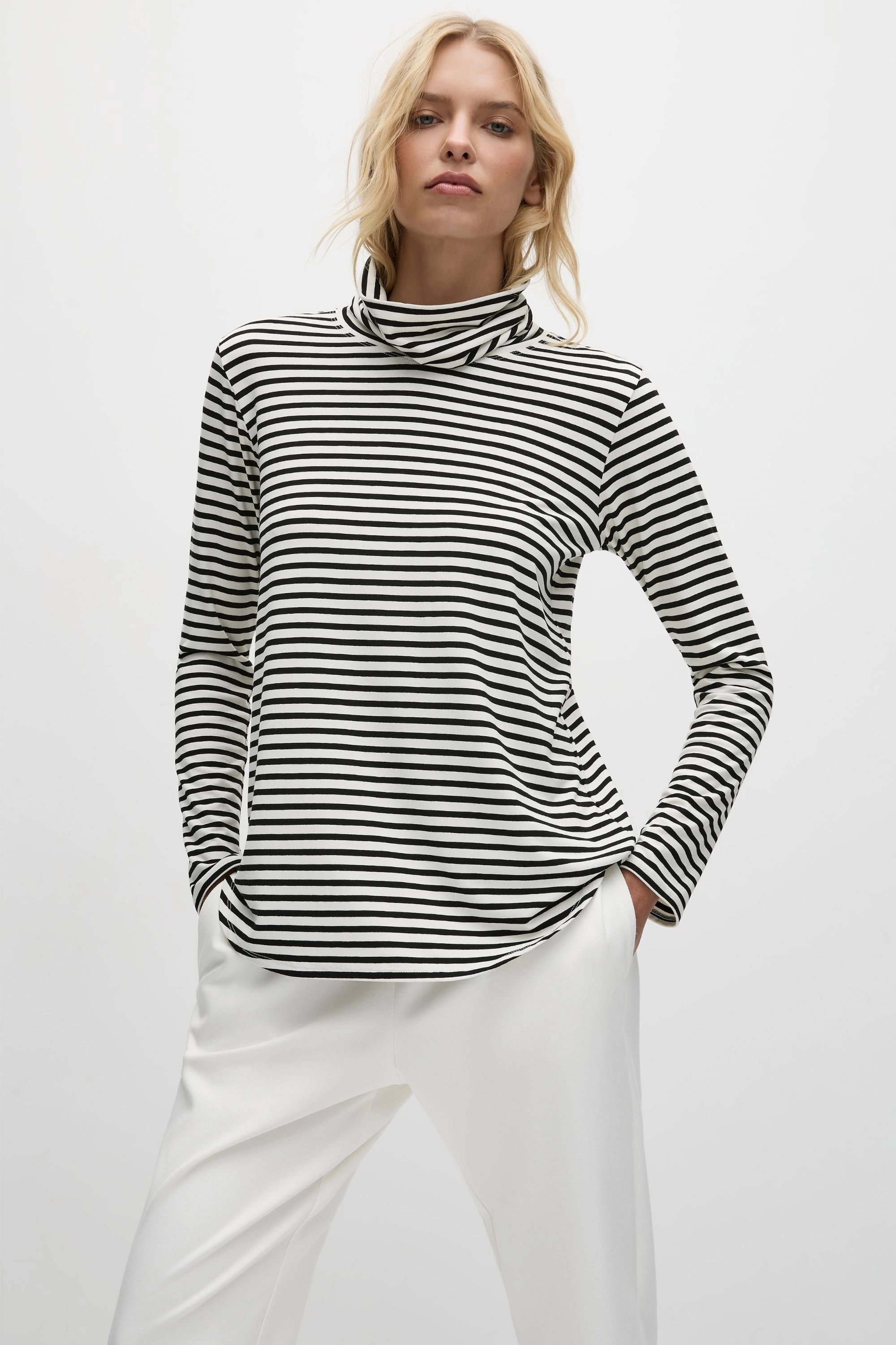 TURTLE NECK TOP - F5318663 Cozy and Comfortable