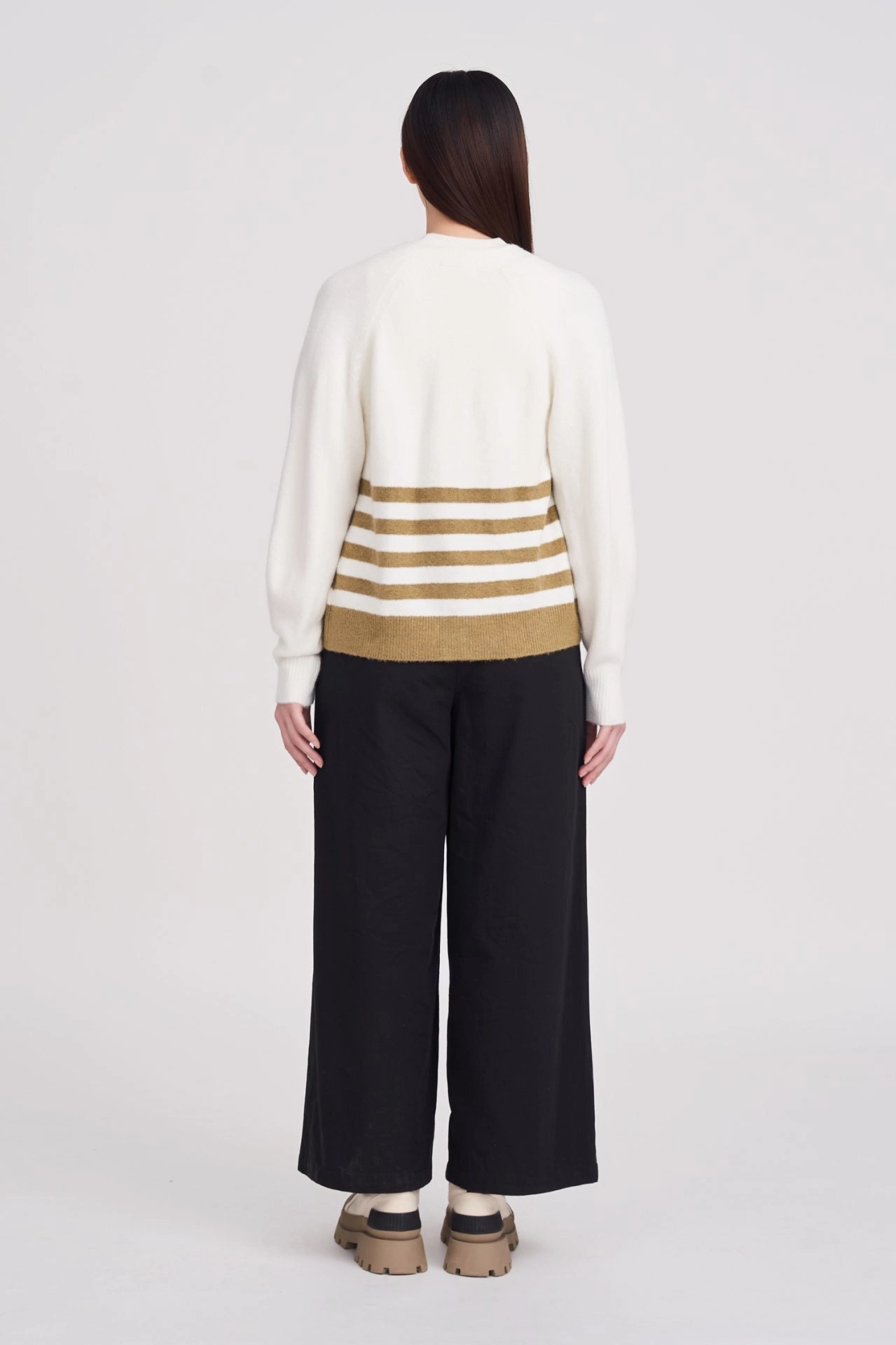 Knitted Oversized Cardigan [AT] Noise Reduced Fasteners Tech Use