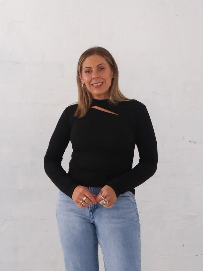 Daniella Top Pullover Flower