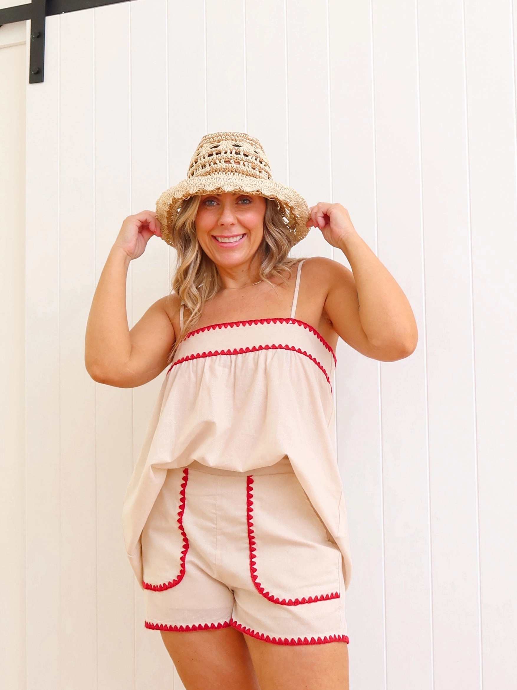 Lily Shorts - Natural/Red Body Stretch