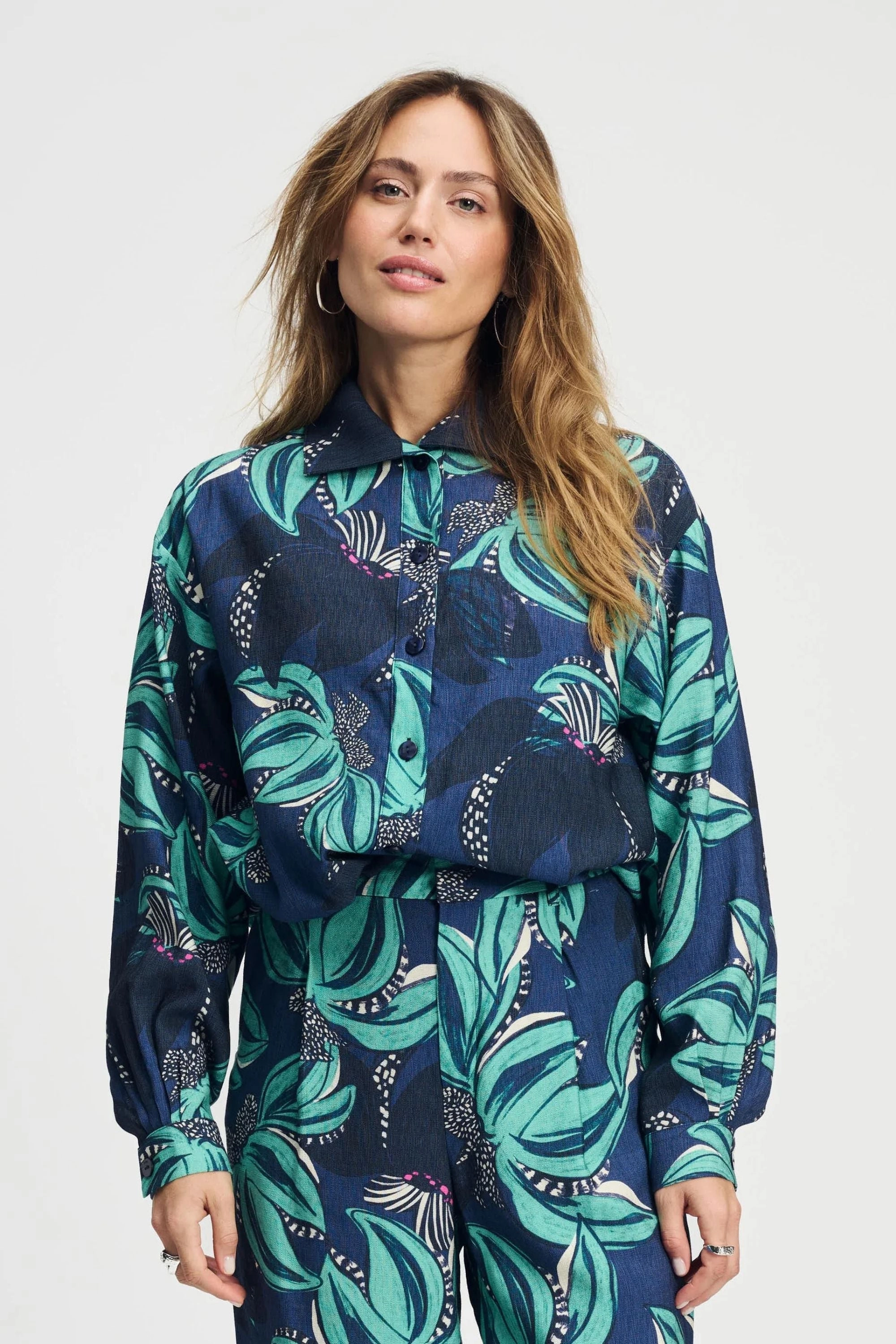 DELICACY BLOUSE - SP9044 Non Restrictive Tailoring Waterproof Stitch Details