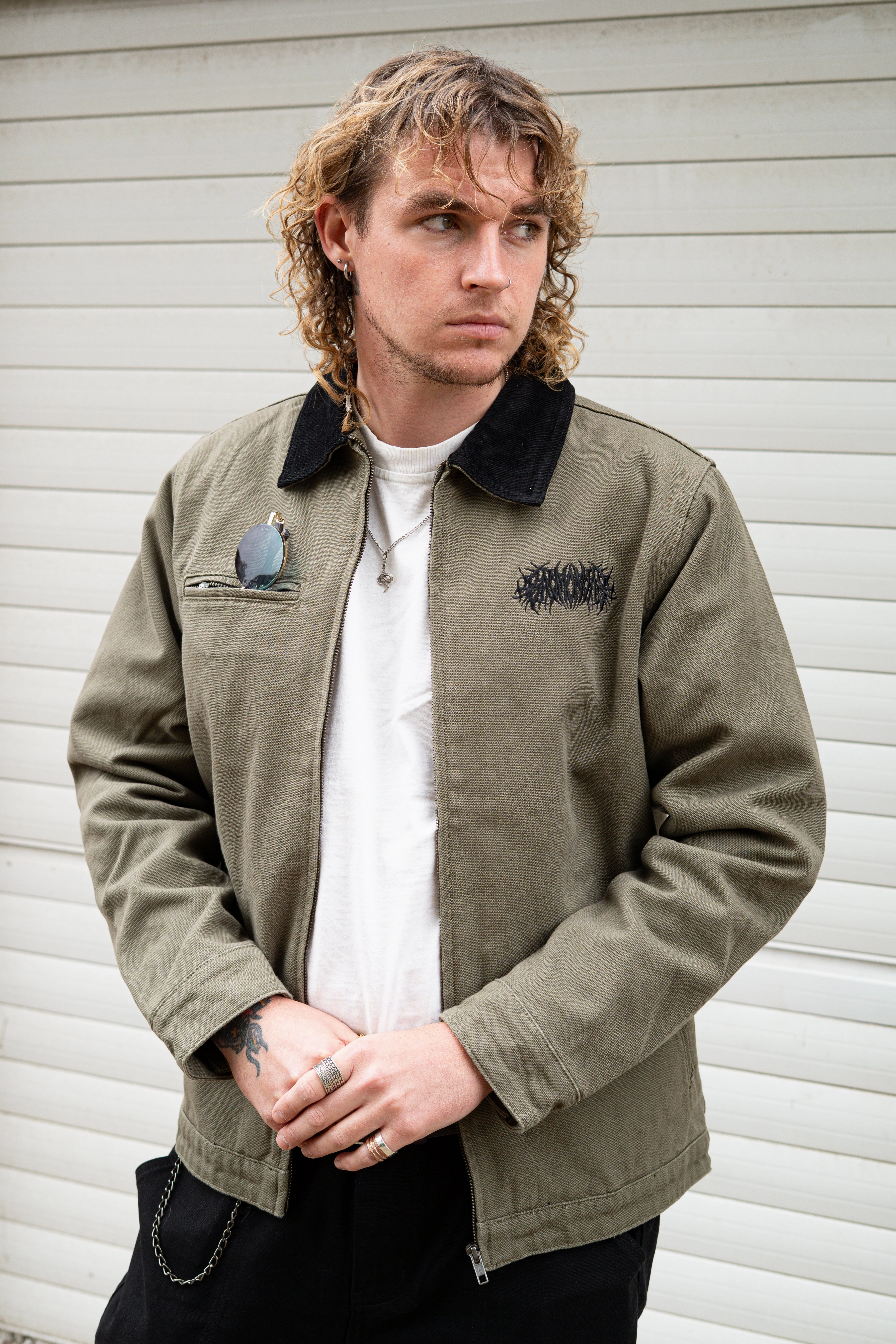 Metal Logo Canvas Jacket Army Seamless Edge Finishing Gloss Free Texture