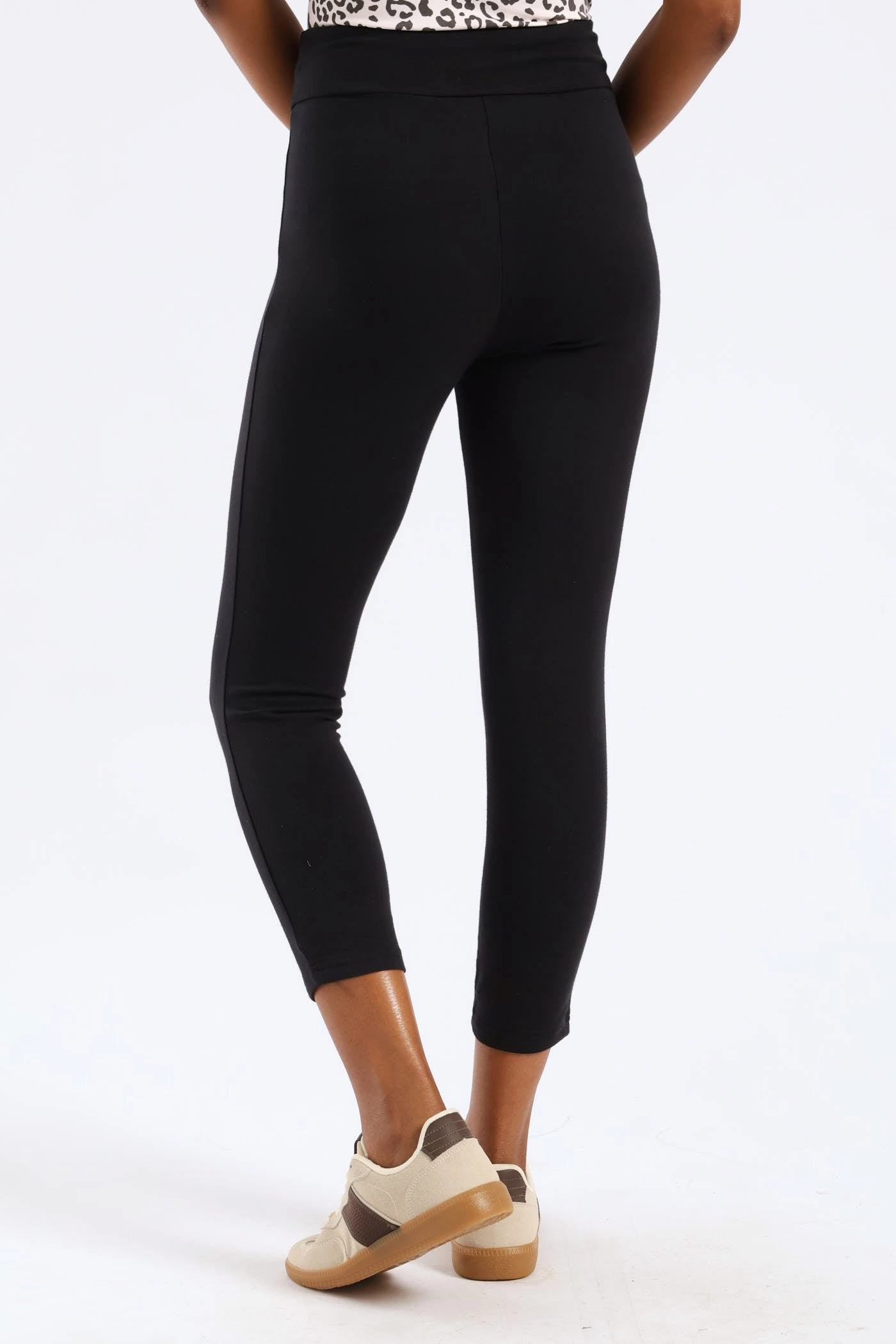 StretchMaterial Ultimate Comfort Wide Waistband Crop Legging - Black
